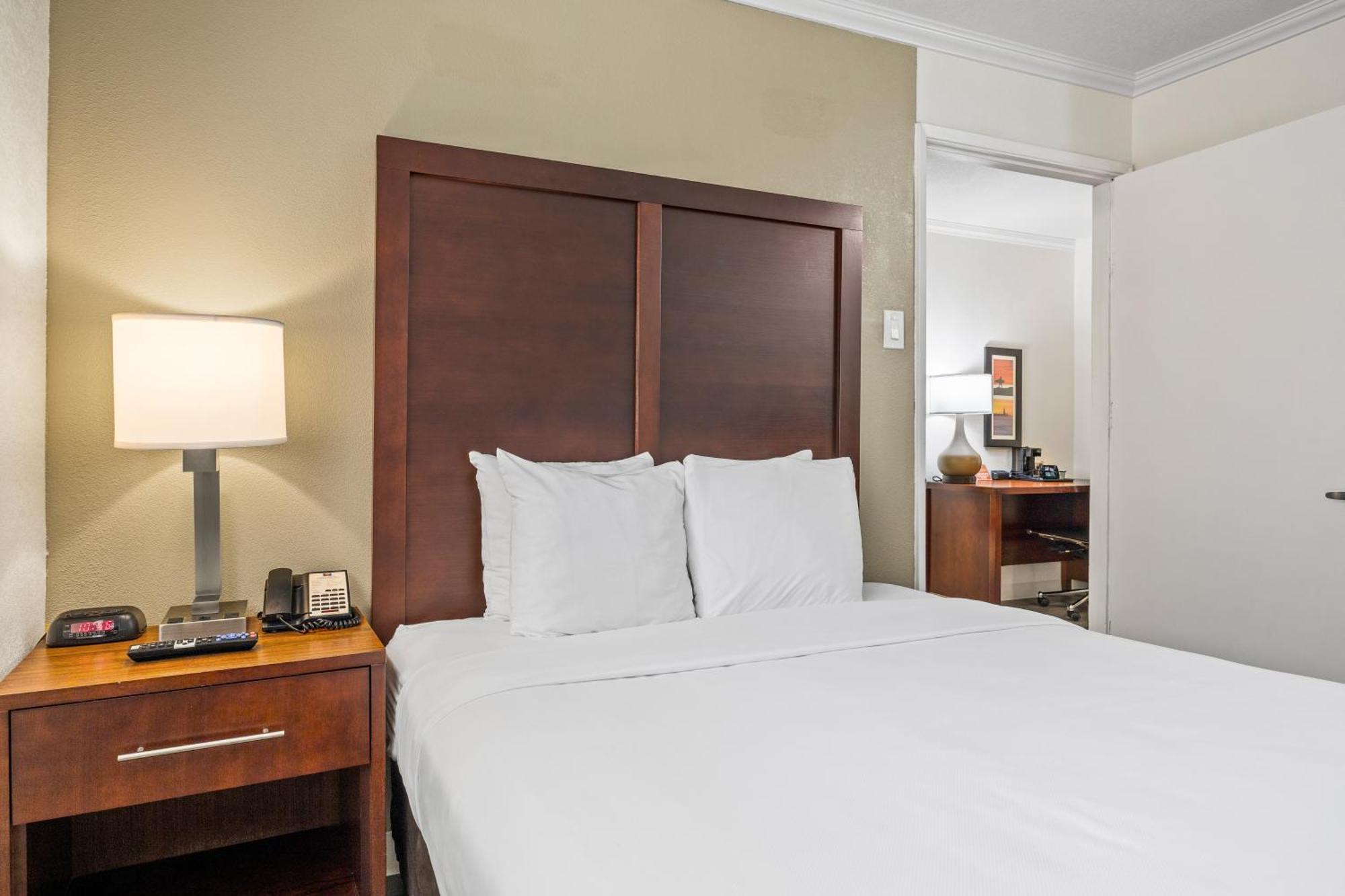 Queen Room,1742835962:JPEG