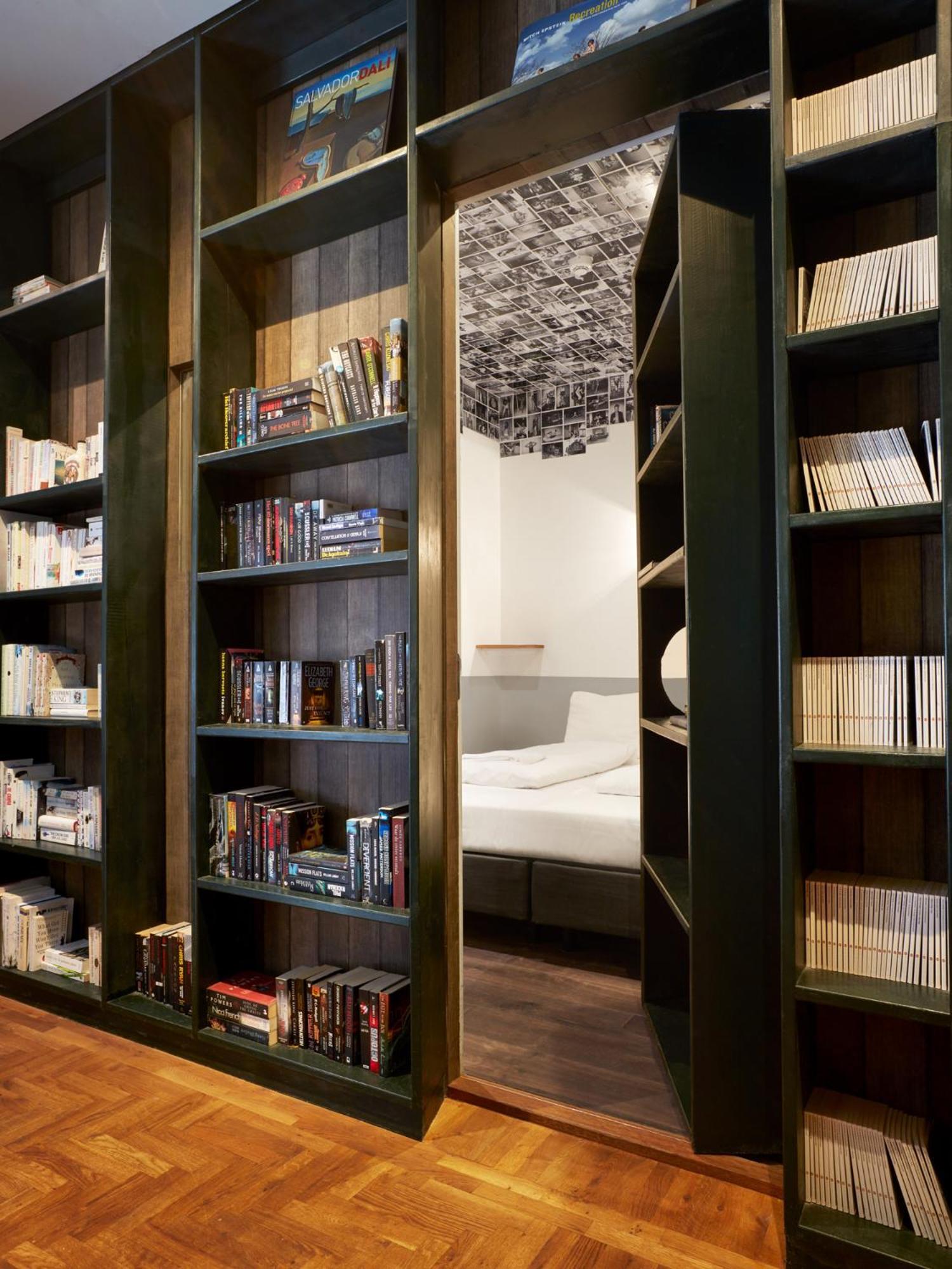 Secret Bookcase M (shared bathroom)
