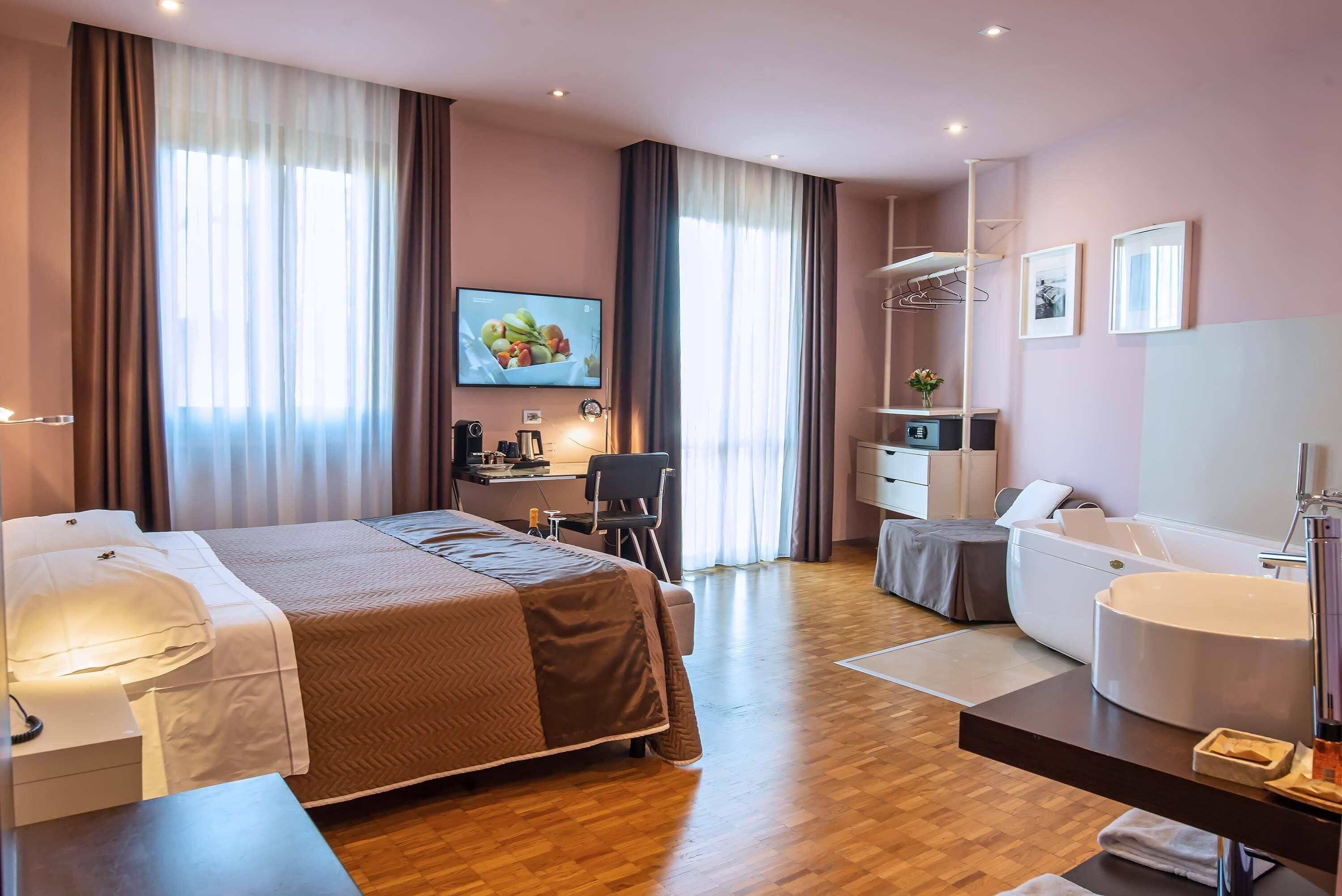 Deluxe Double or Twin Room Spa Bath