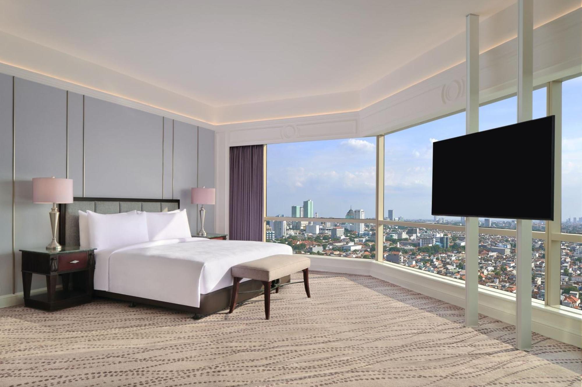Junior King Suite Skyline View Executive Lounge Access,1566993770:JPEG