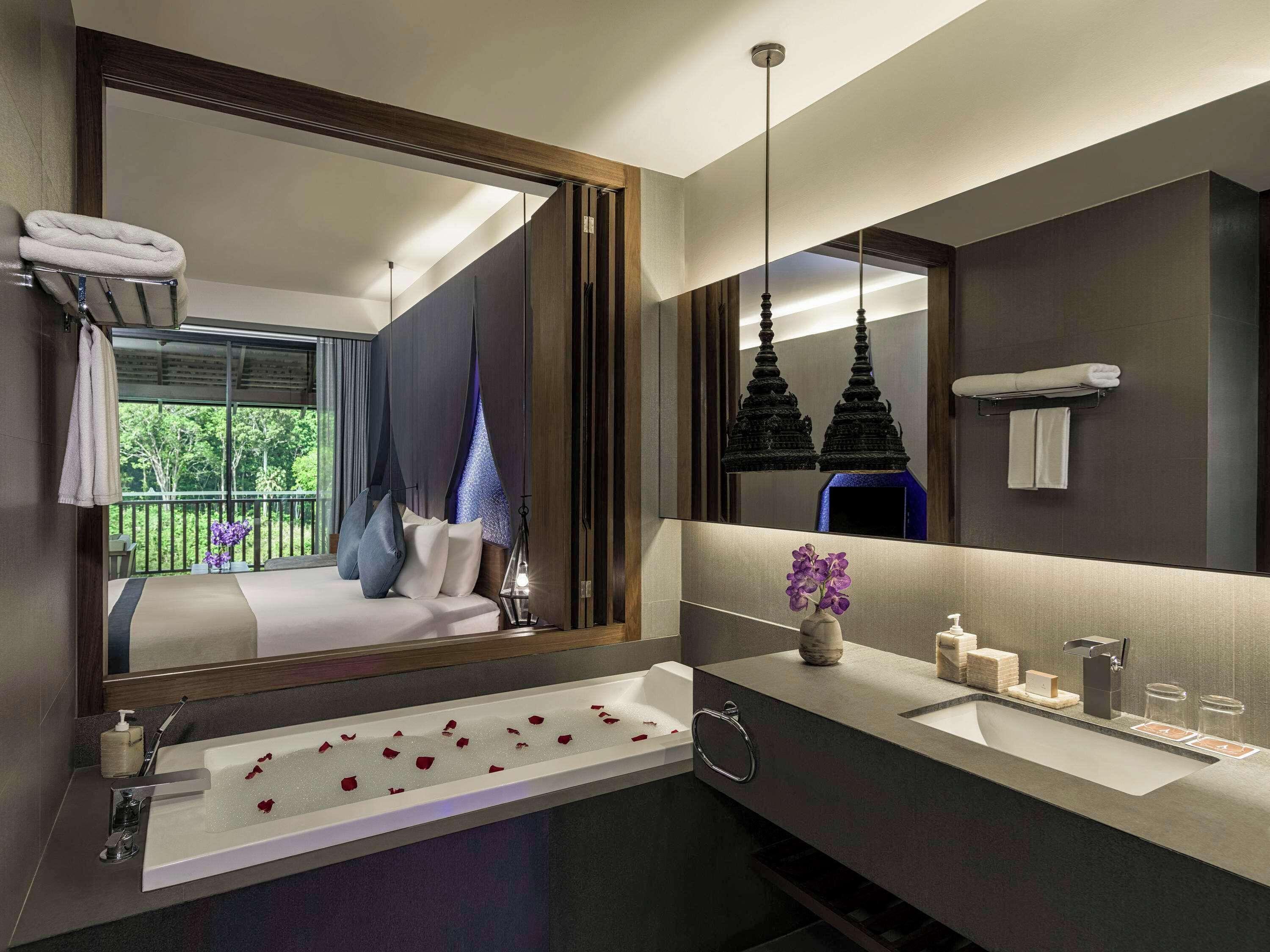 Deluxe King Room Sofa Bed Pool View