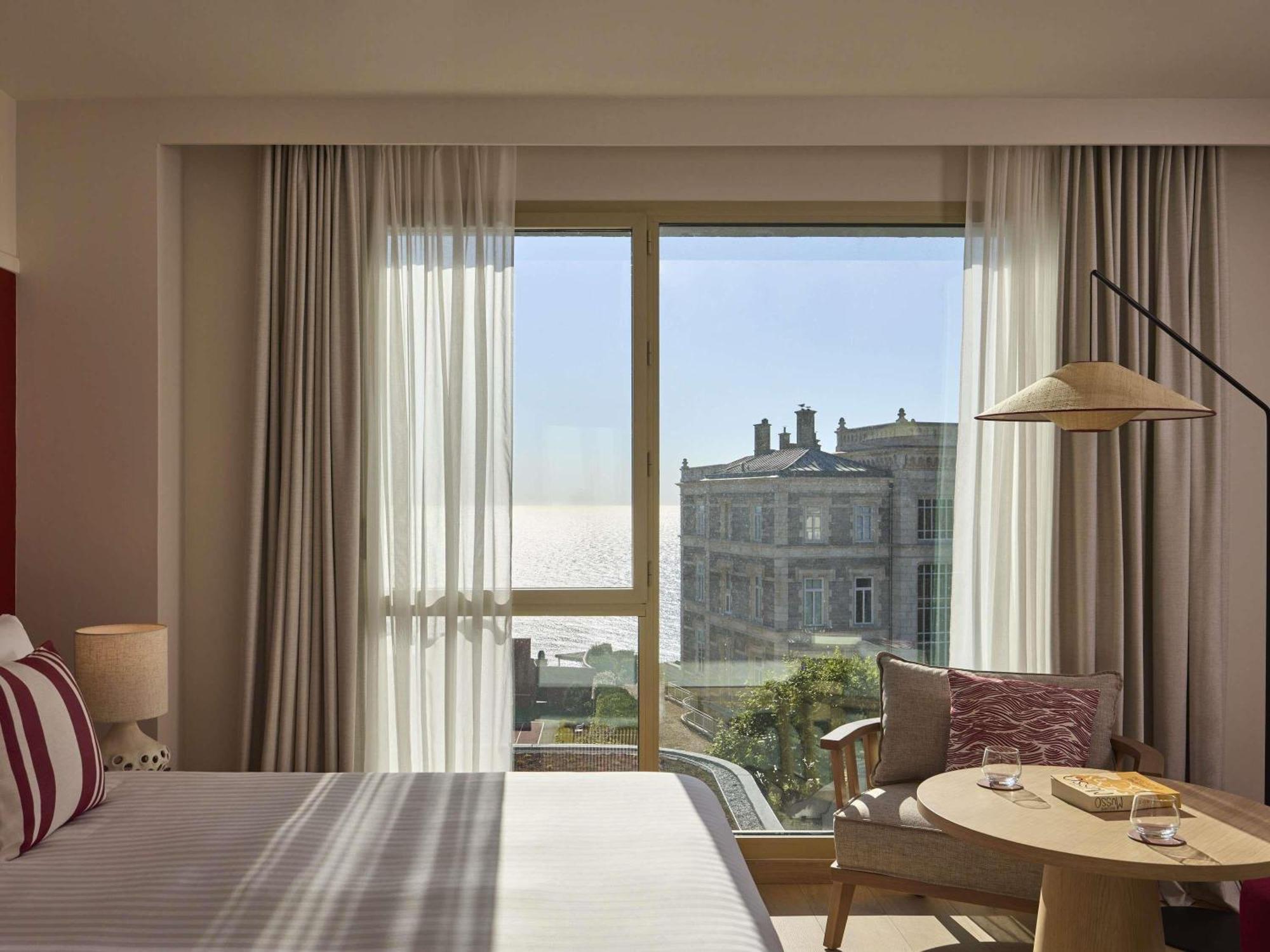 Deluxe Panoramic King Room with Ocean View