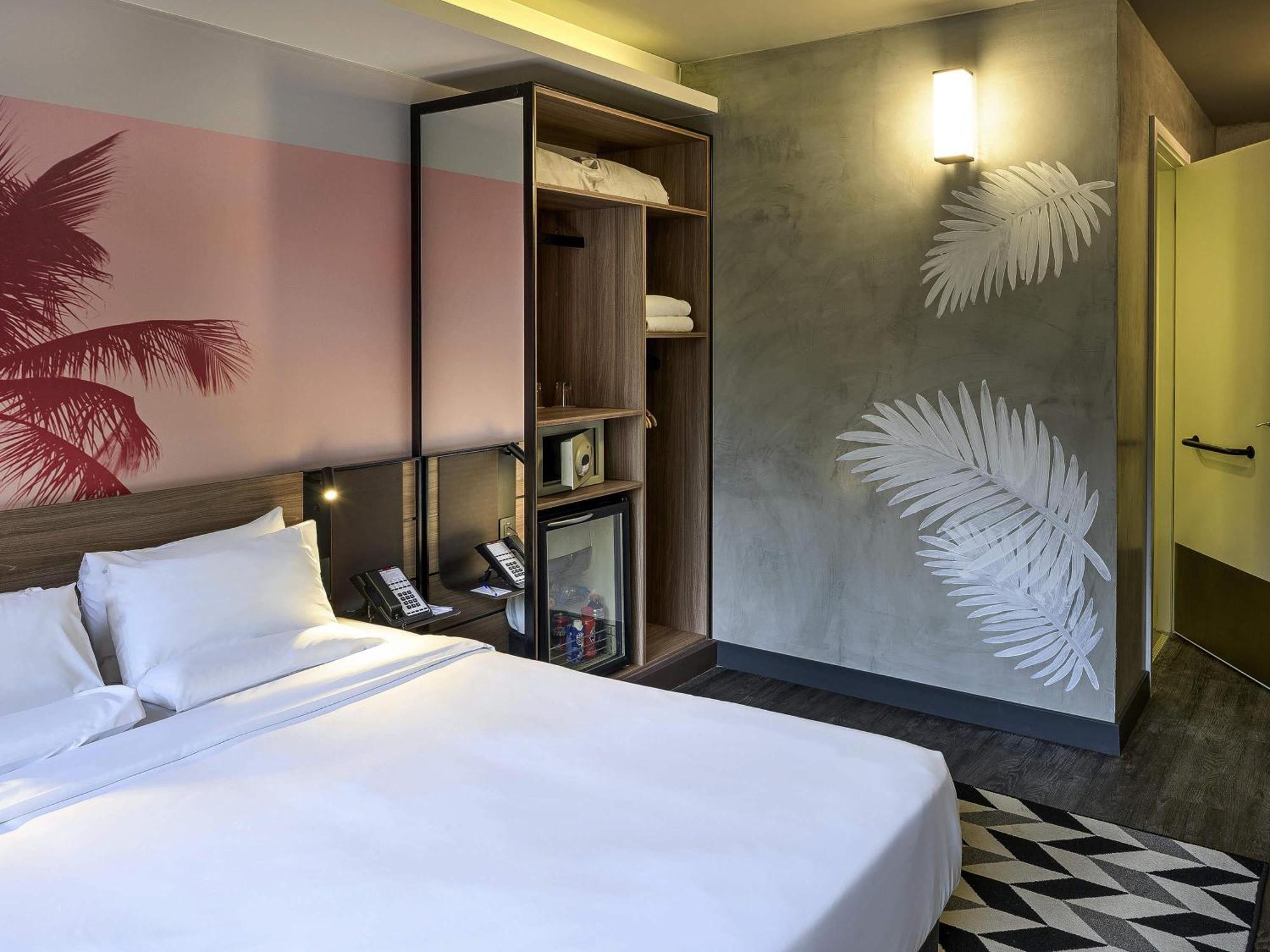 Apartment with One Queen Bed - Disability Access,1730008373:JPEG