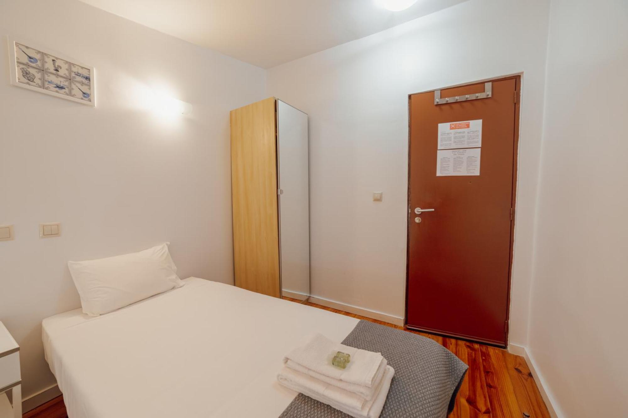 Twin Room Private External Bathroom