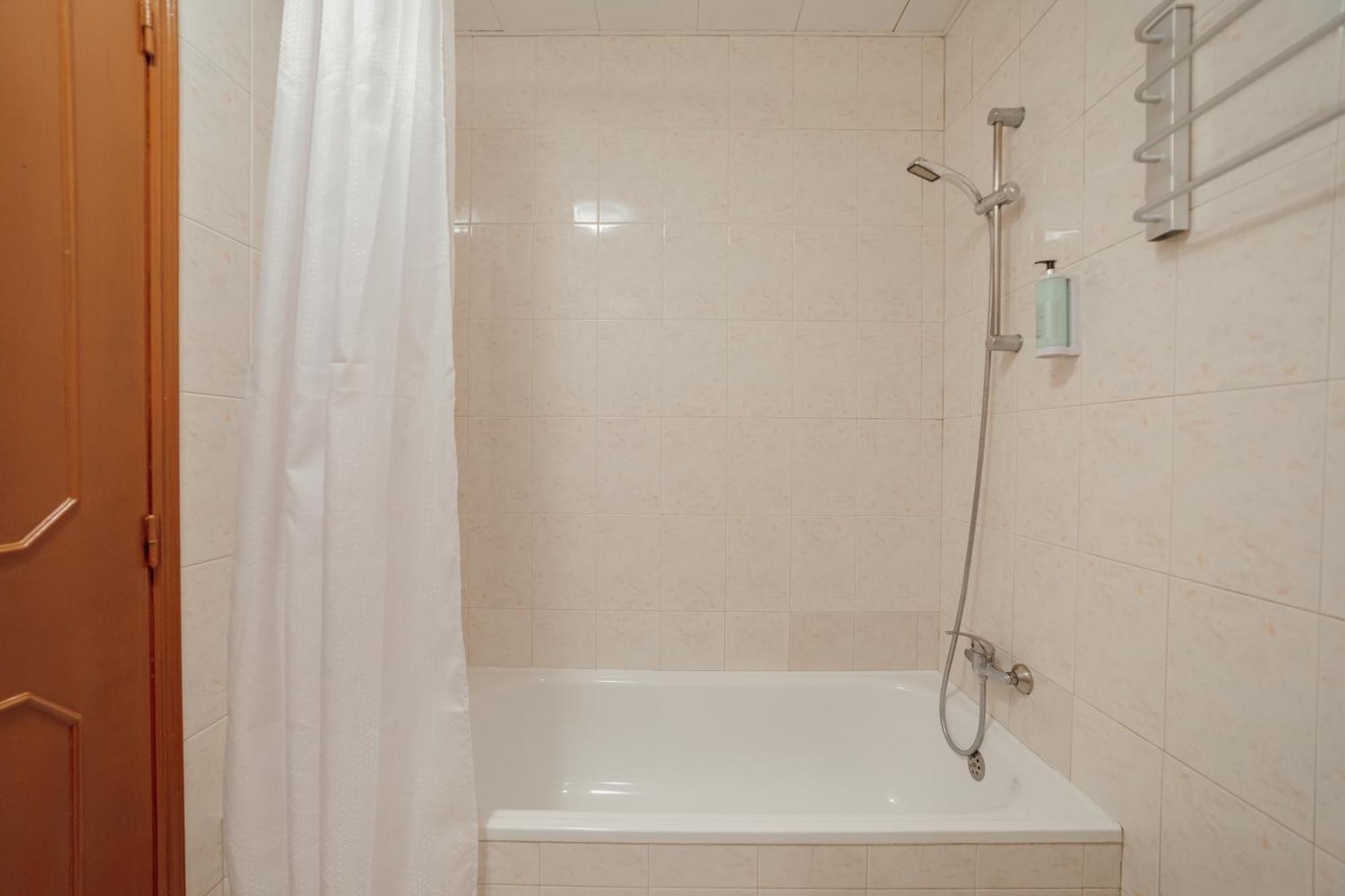 Twin Room Private External Bathroom