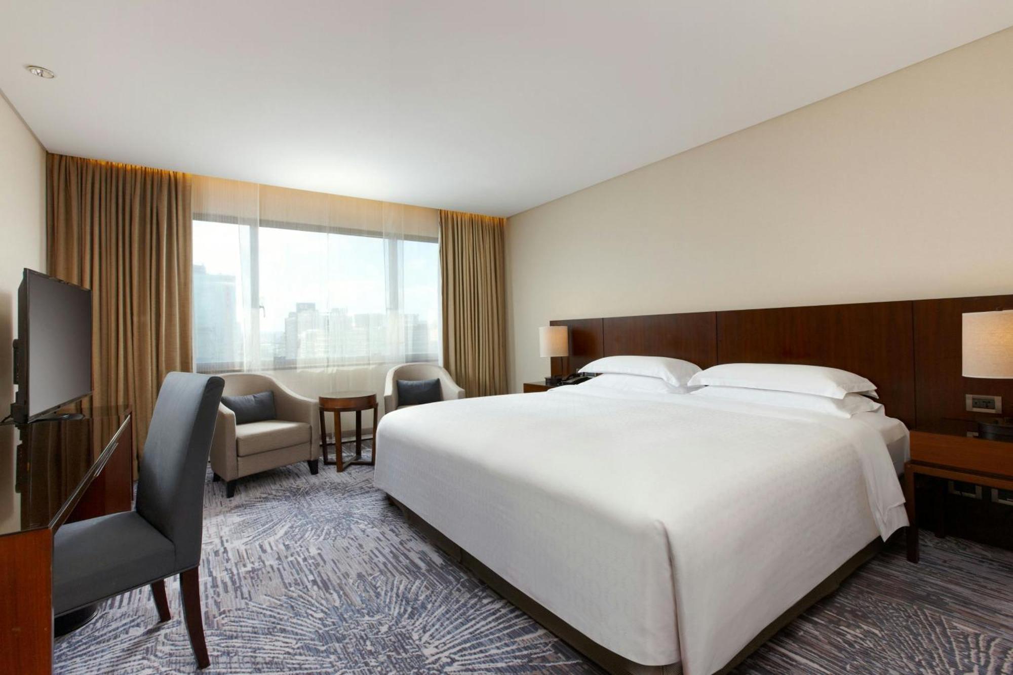 Deluxe King Room