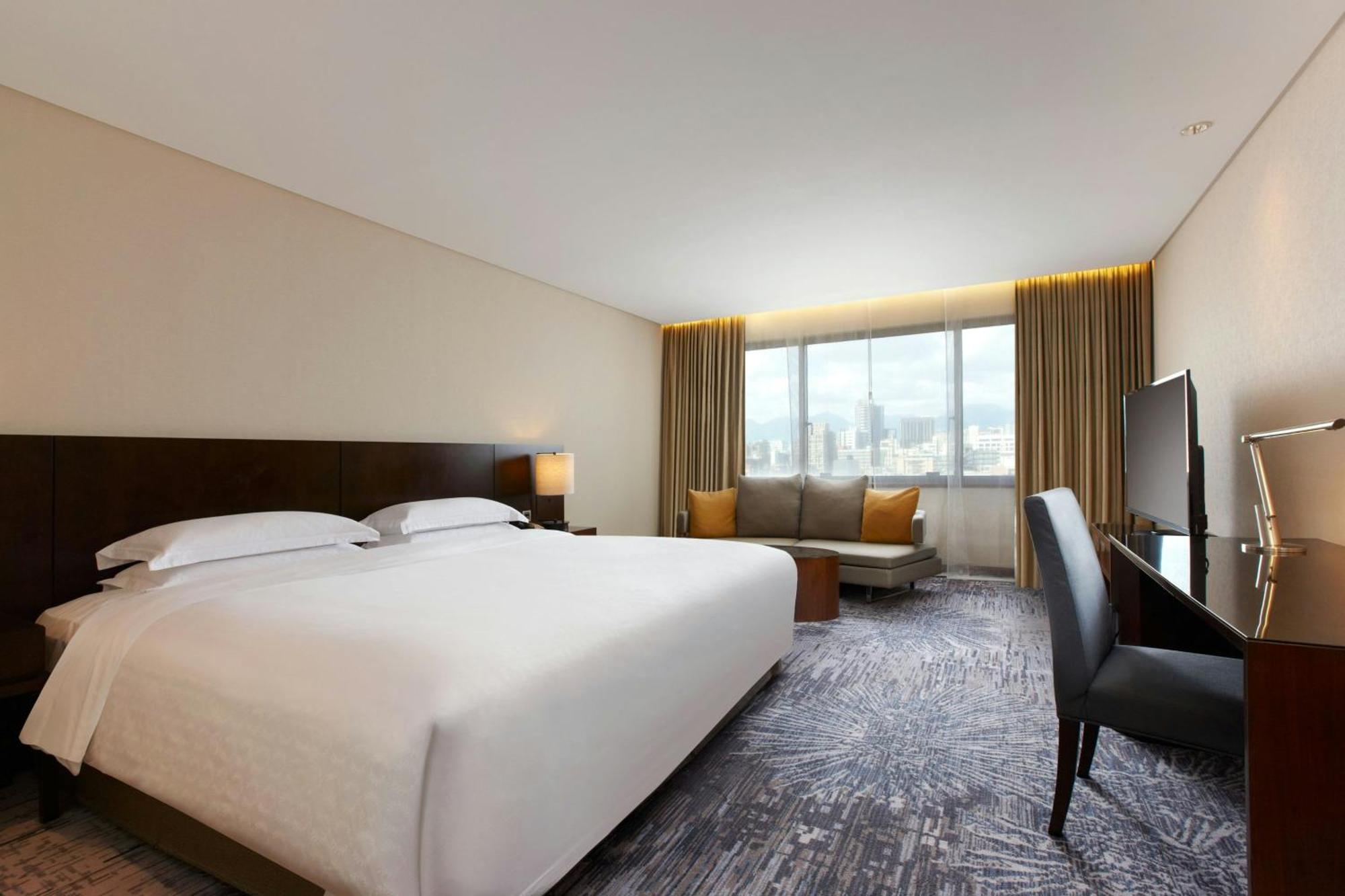 Premier King Room