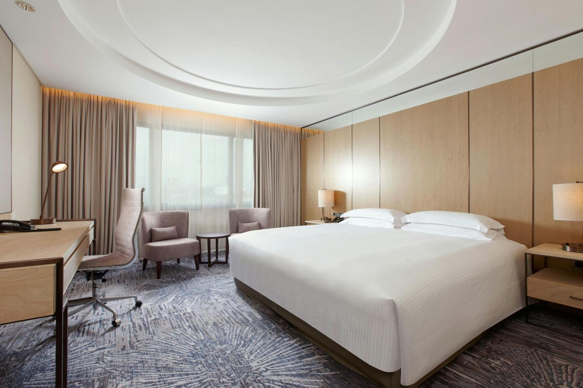 Executive Deluxe King Room Concierge Level