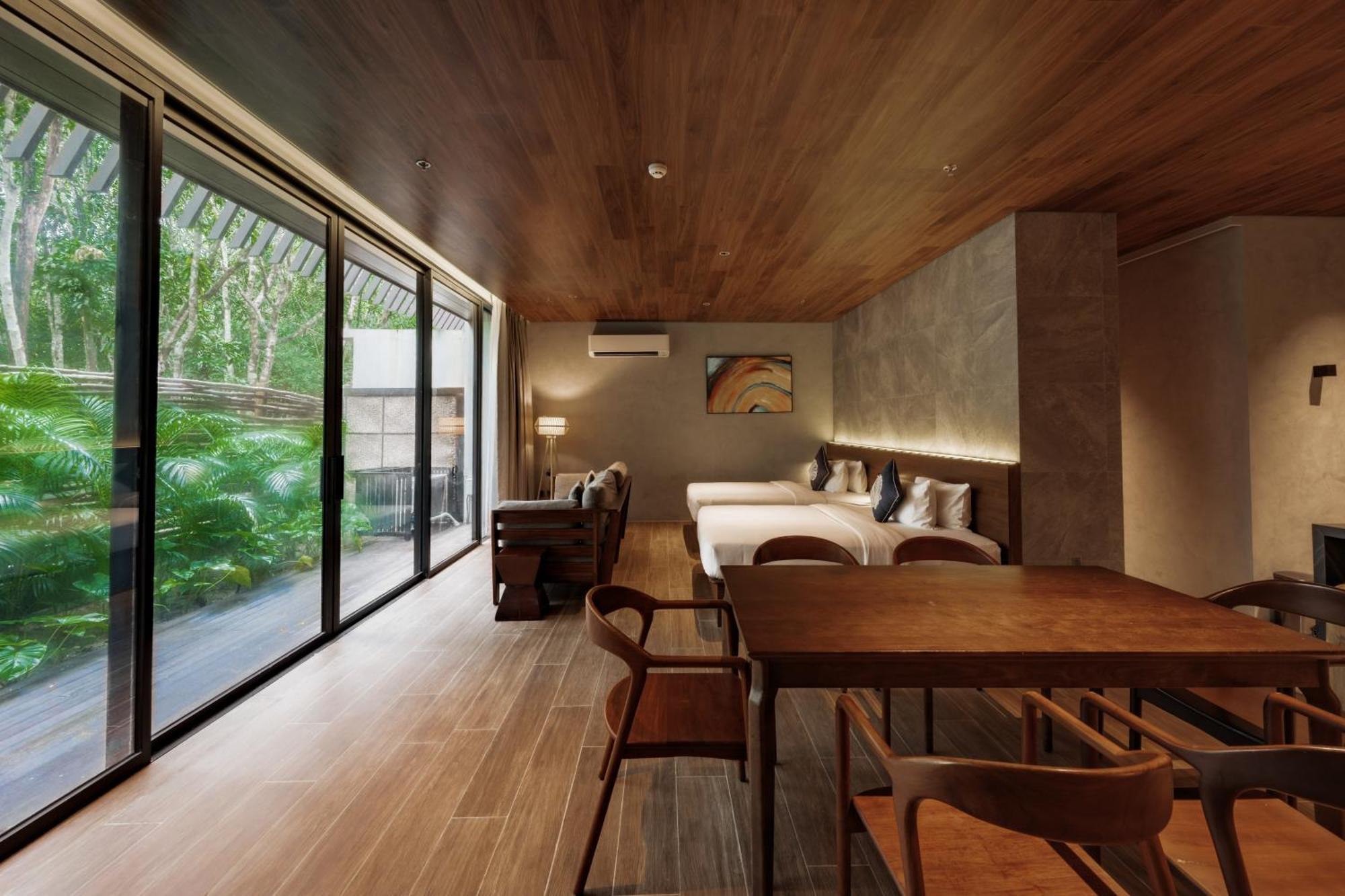 Superior Suite with Garden