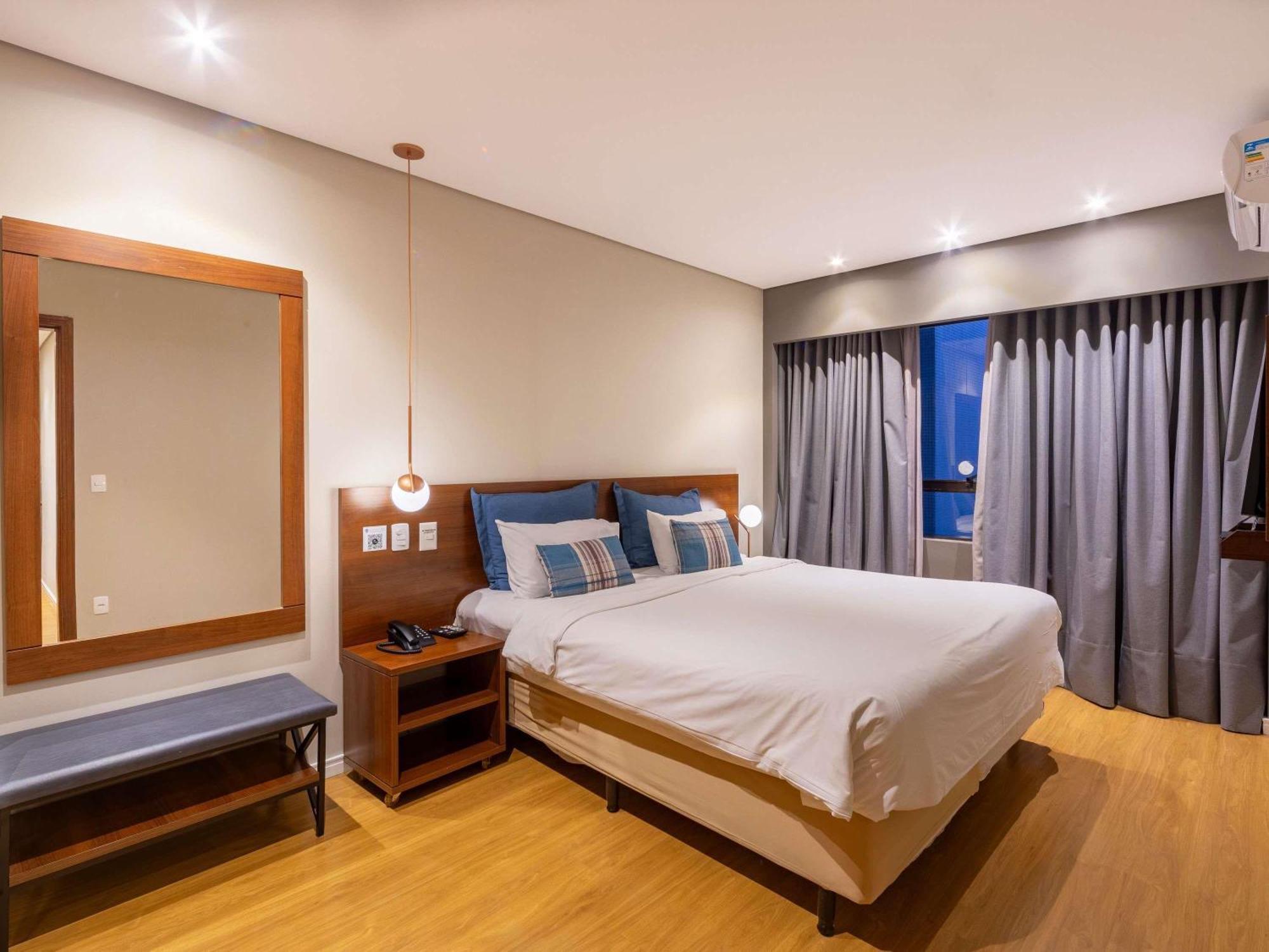 Quarto Família com Cama de Casal, 2 Camas de Solteiro e Sofá-cama