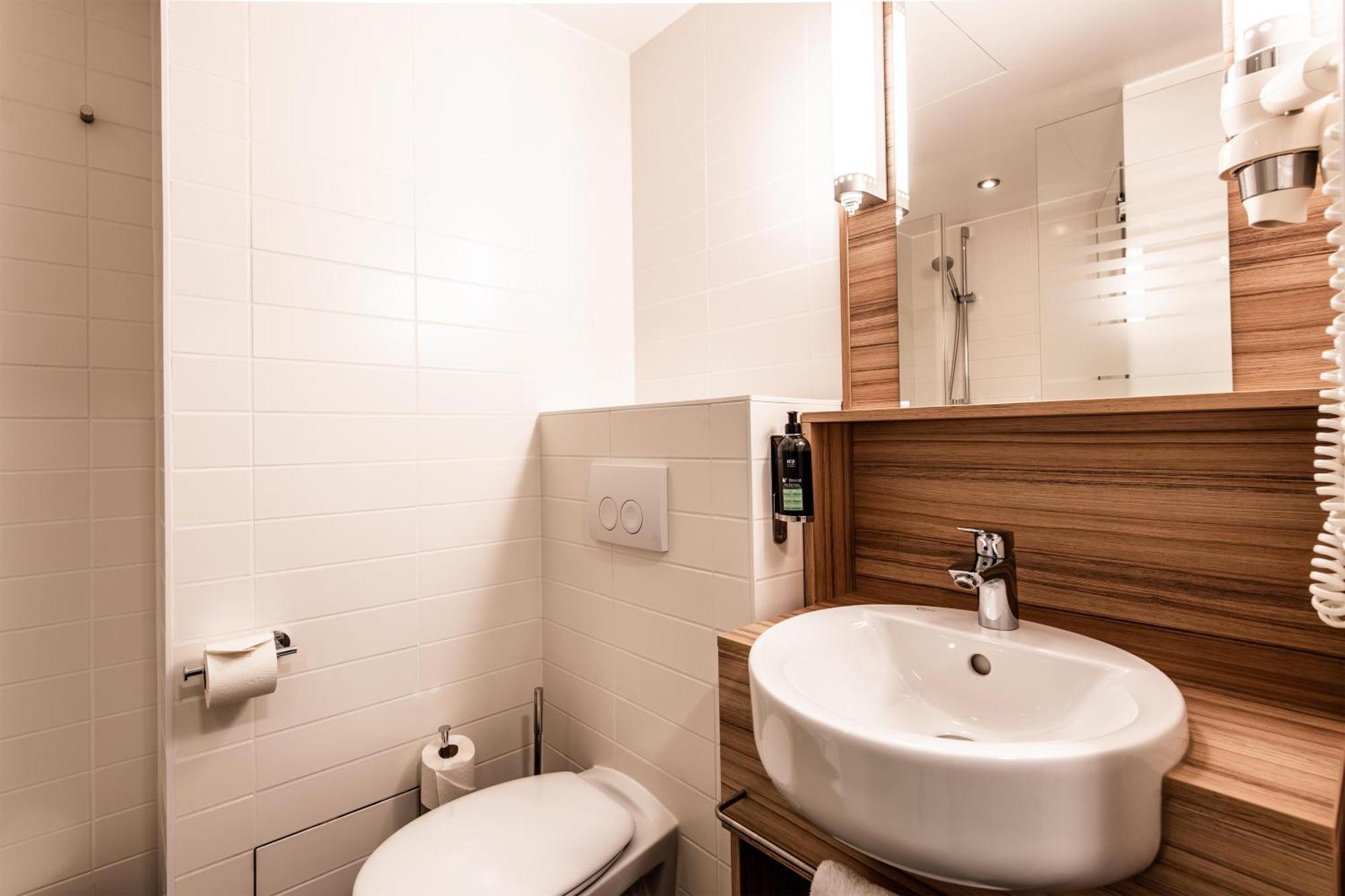 Standard Twin Room,1724921611:JPEG