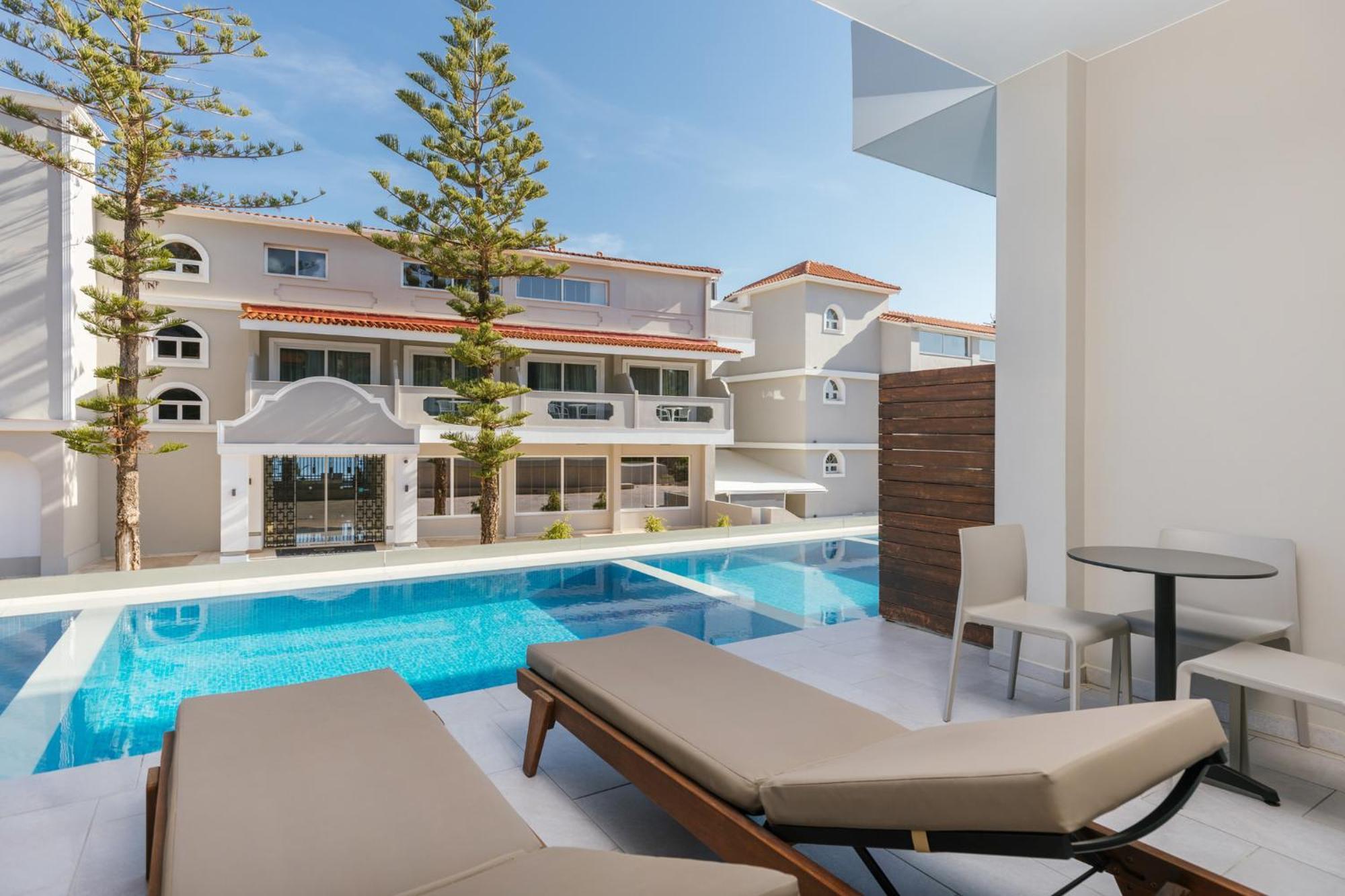 Superior Swim Up Room with Inland View