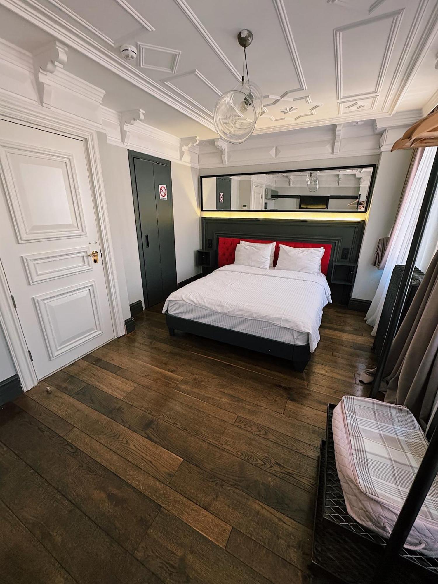 Double Room,1730053113:JPEG