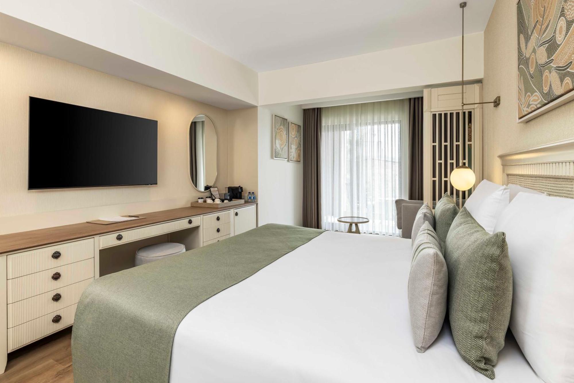 Double or Twin Room Partial Sea View