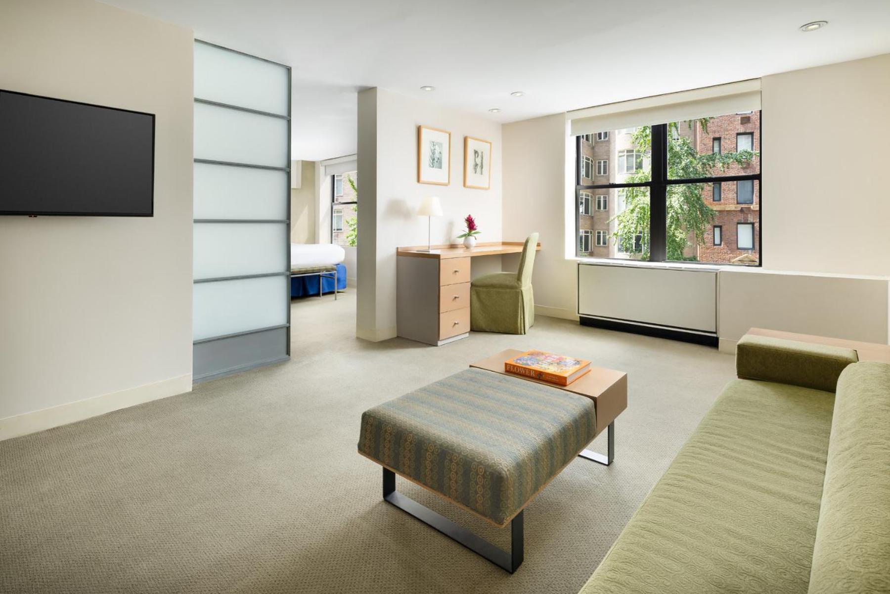 One-Bedroom Queen Suite