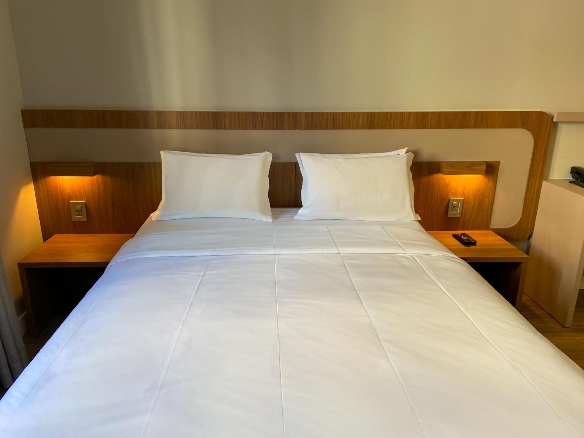 Quarto com Cama Queen-size – Semi adaptado para hóspedes com mobilidade reduzida