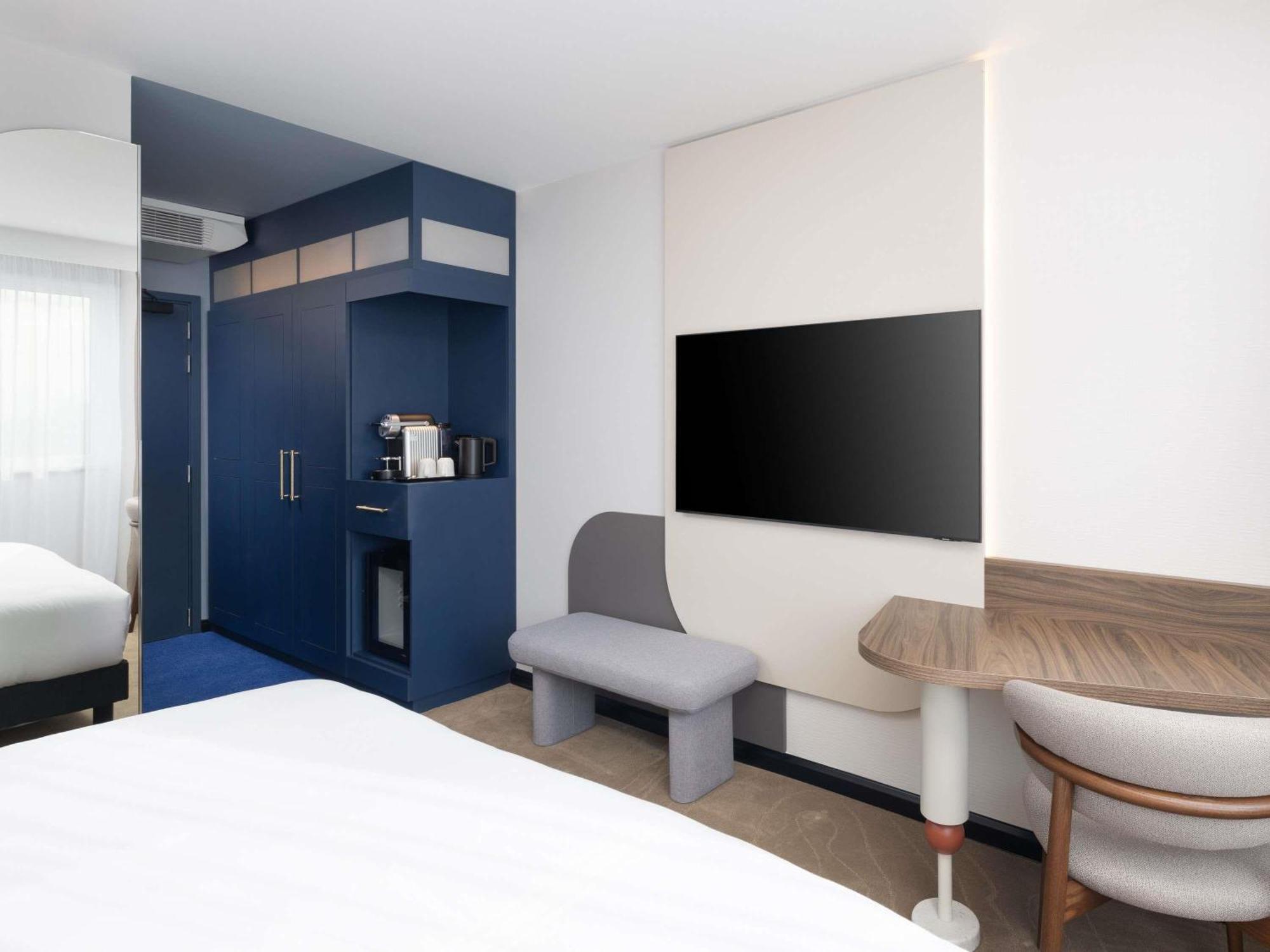 Deluxe Priviledge King Room with Rainfall Shower and City View,1740100098:JPEG