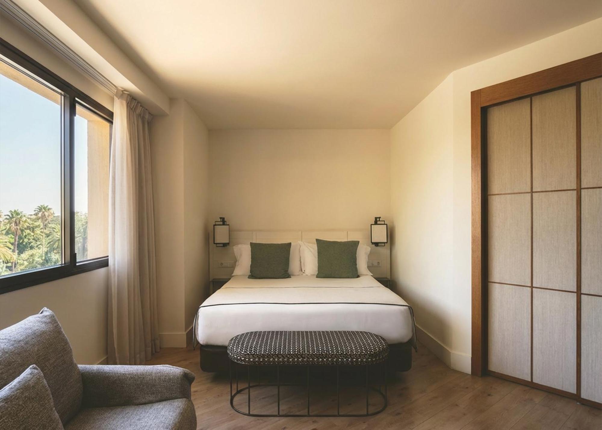 Deluxe Double or Twin Room (1-2 People)