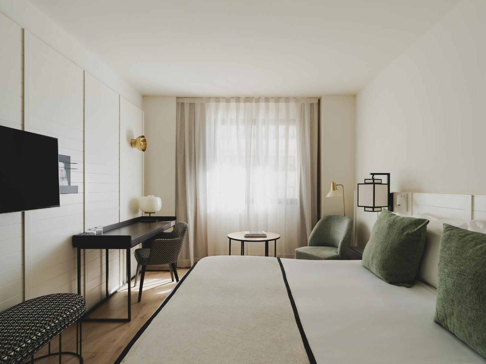 Urban room with extra bed