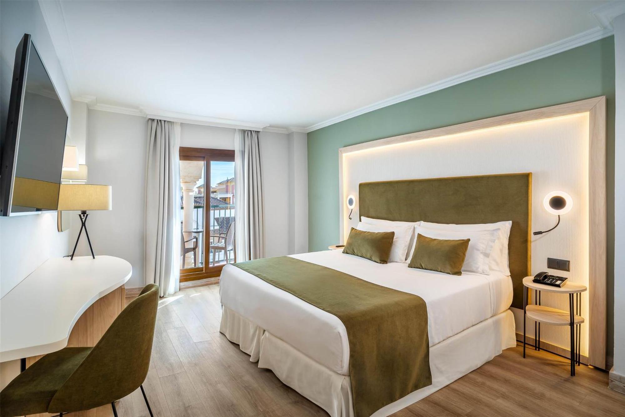 Chambre Double Deluxe - Vue sur Piscine