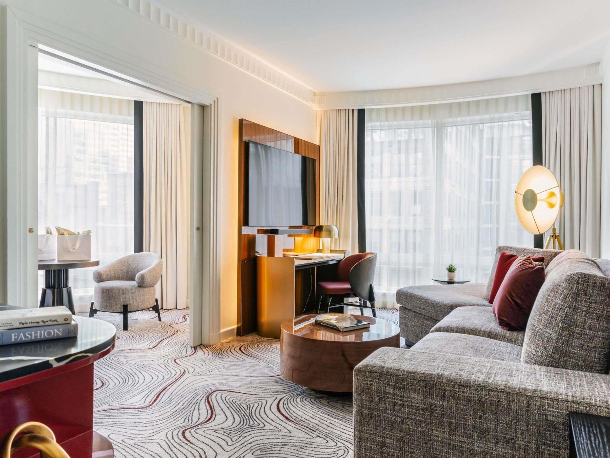 Grand Terrace with Chrysler View 1 King Bedroom Suite with Bathroom & Powder Room on 24th floor,1742622481:JPEG