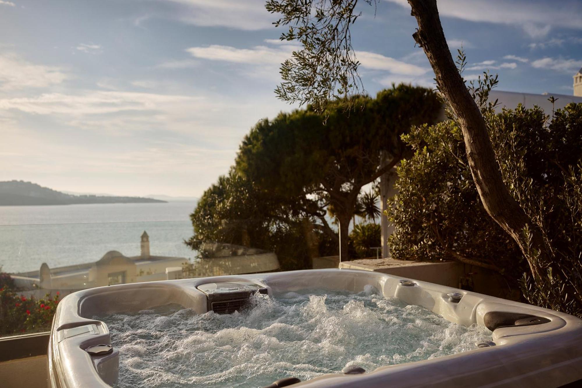 Honeymoon Sea View Suite Private Hot tub