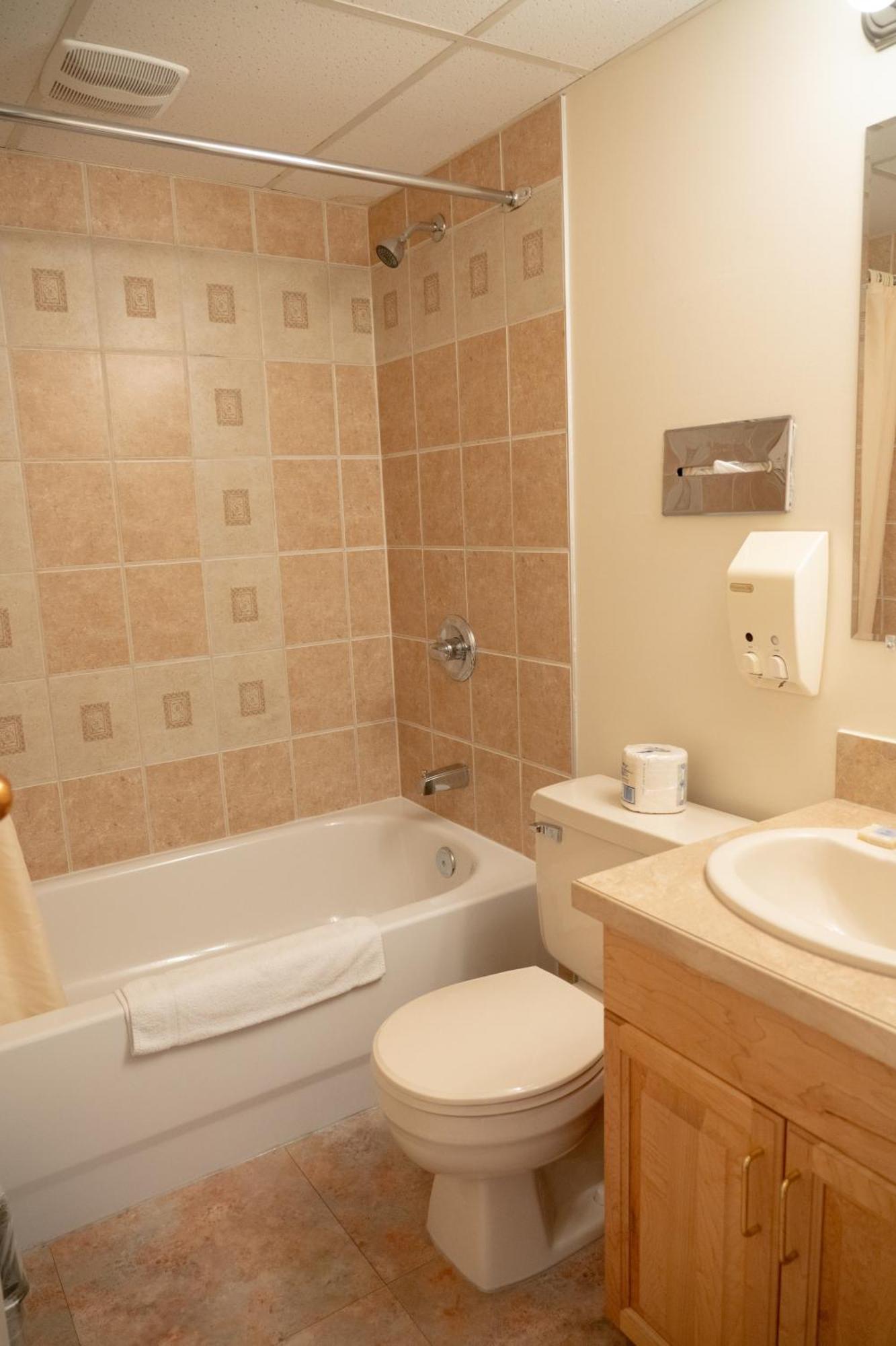 Loft Suite Queen Two Doubles