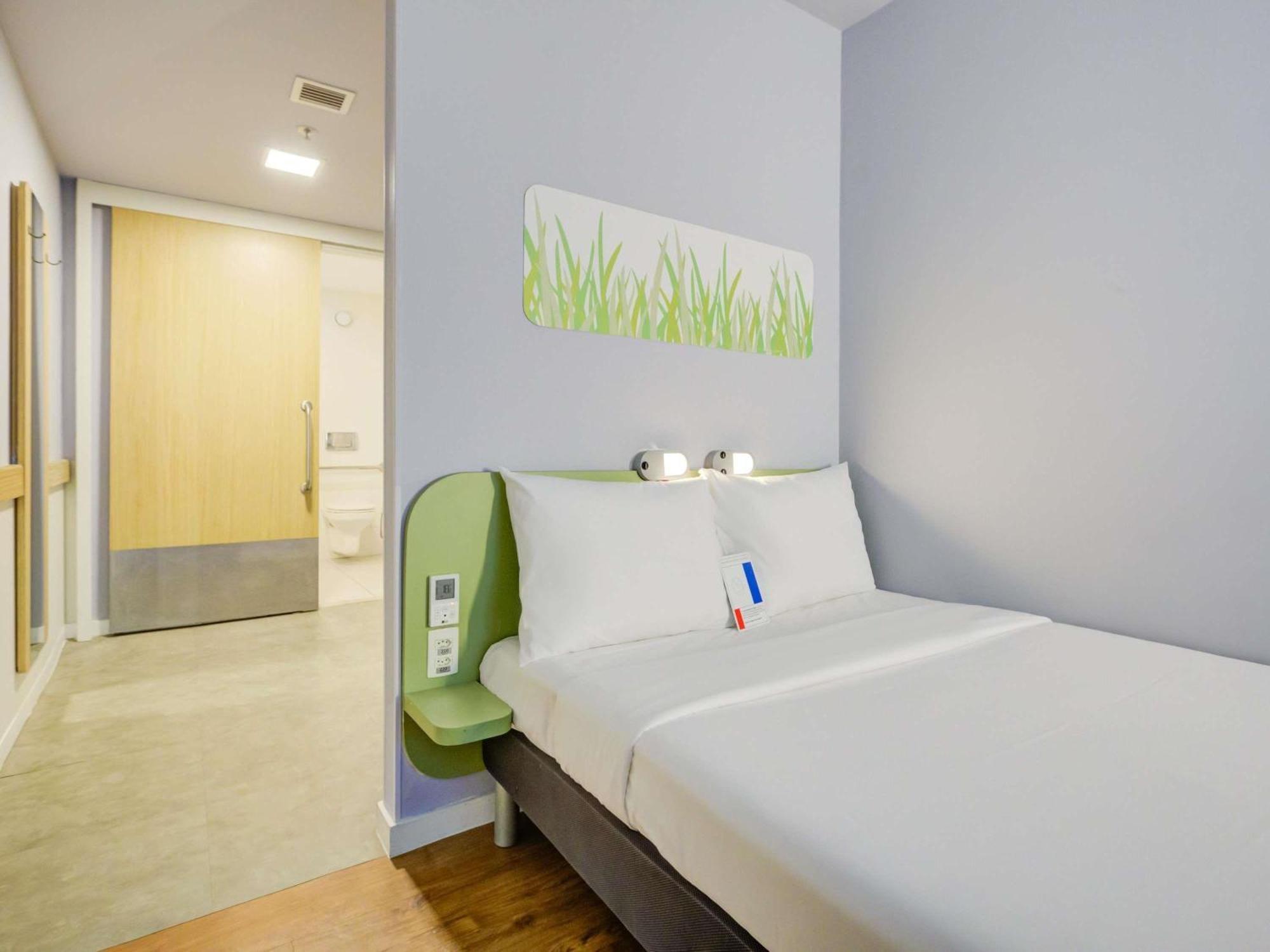 Apartment with Twin Beds,1743070047:JPEG