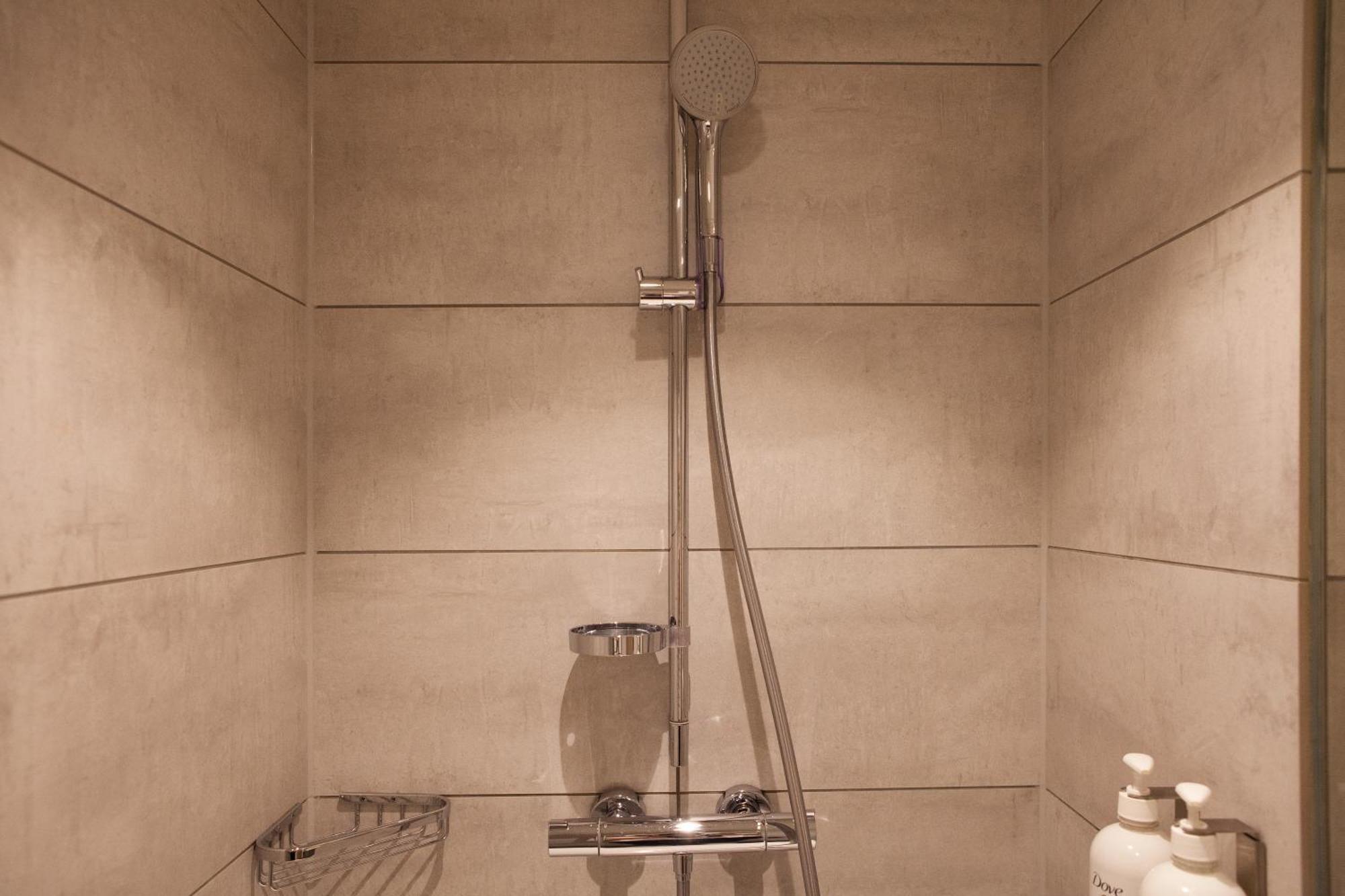 Double Room Mobility Access Roll Shower