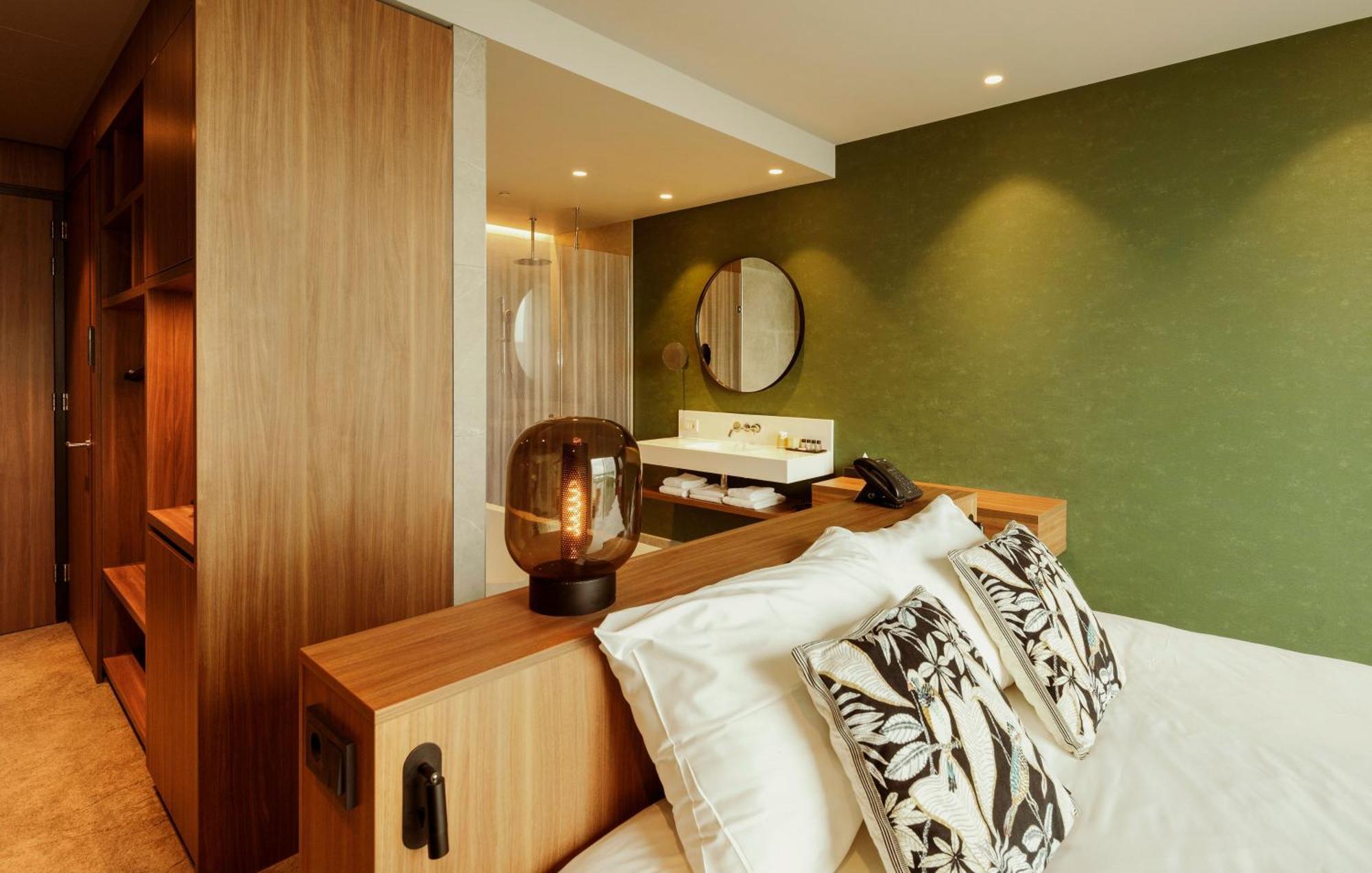 Comfort King - with bath,1743356303:JPEG