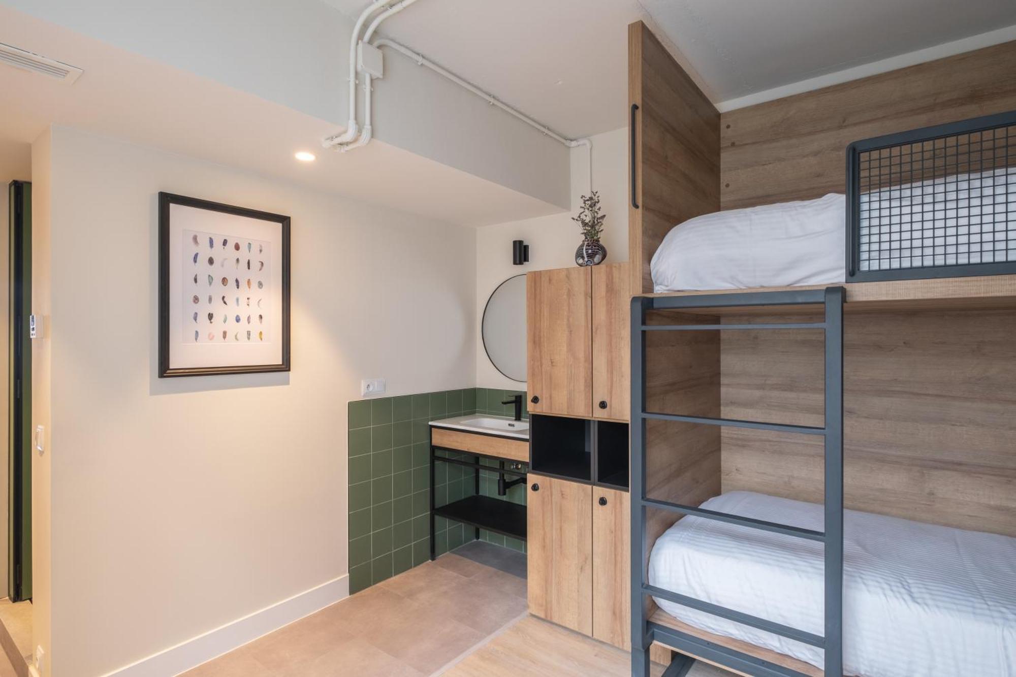 Bed 4-Bed Female Dormitory Room