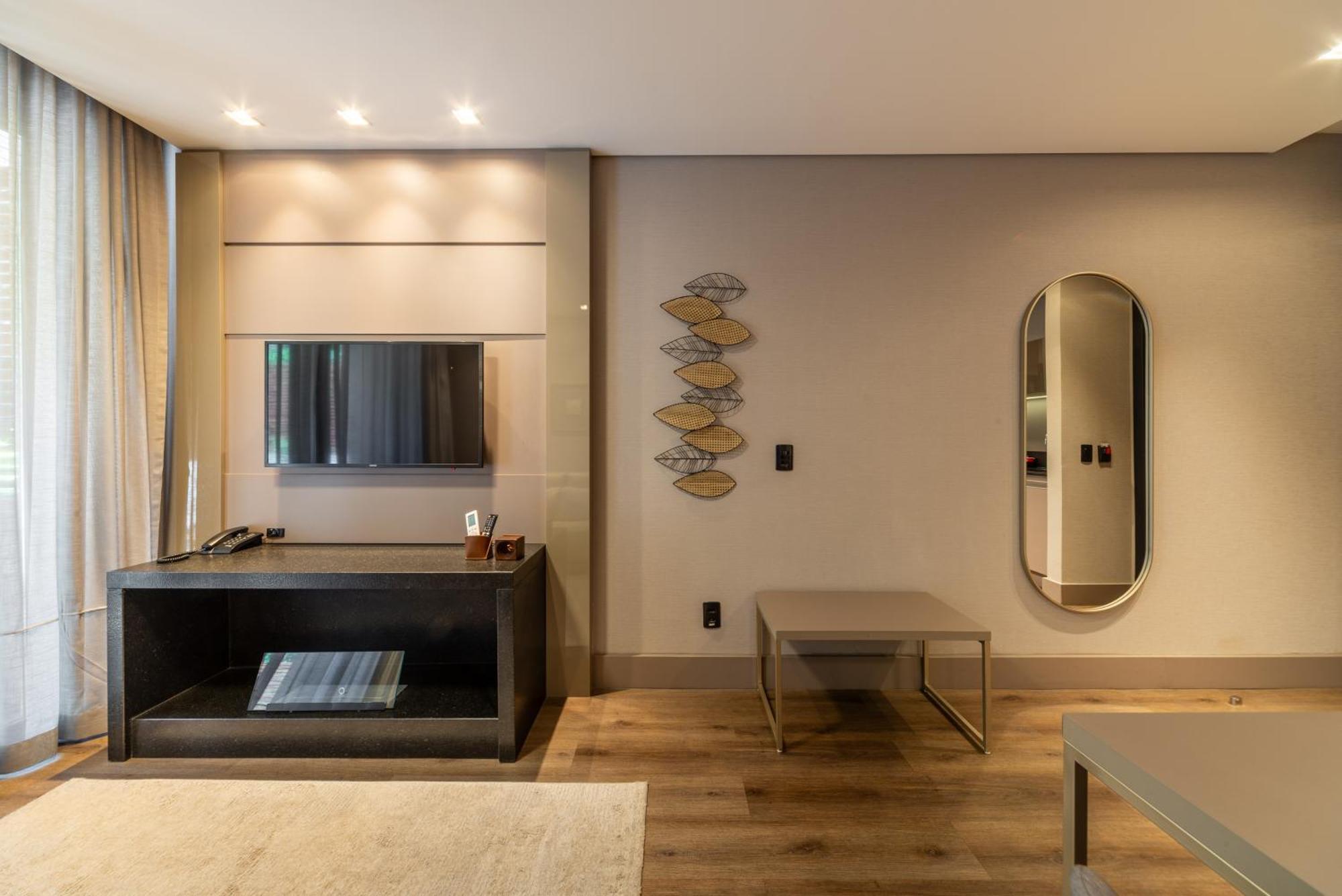 Deluxe Deck Suite
