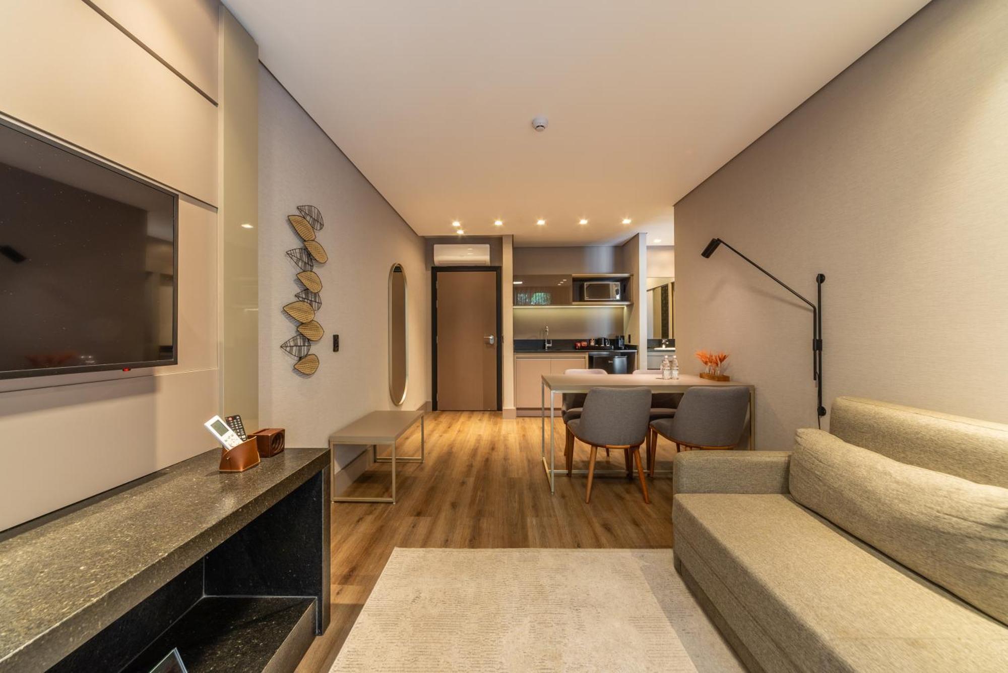 Deluxe Deck Suite