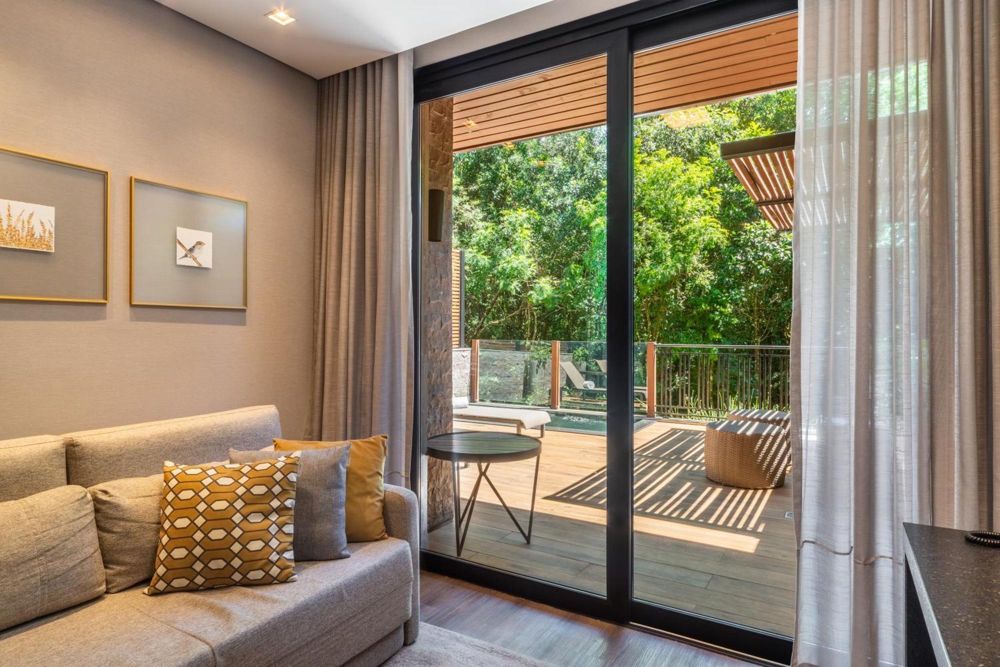 Deluxe Deck Suite