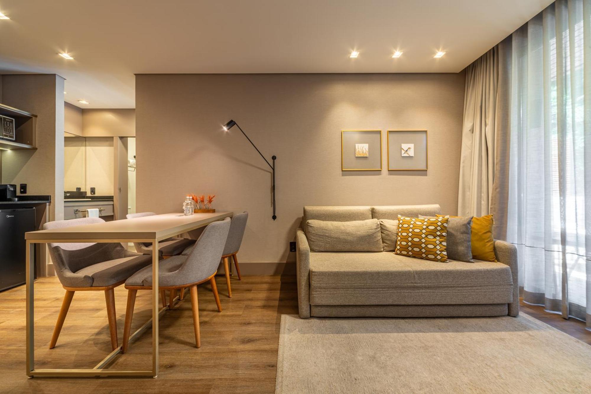 Deluxe Deck Suite