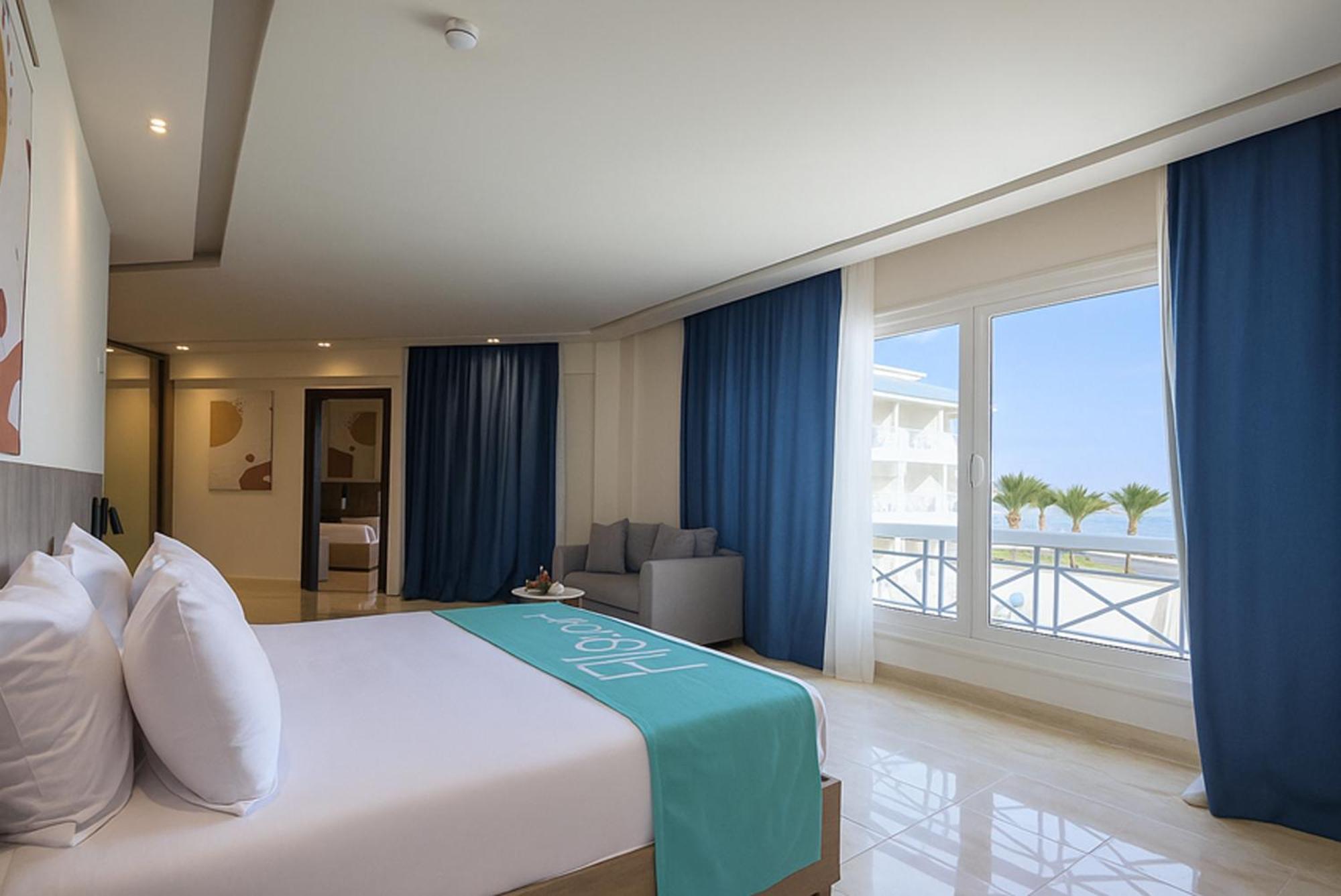 Family Suite Pool or Side Sea View,1743930260:JPEG