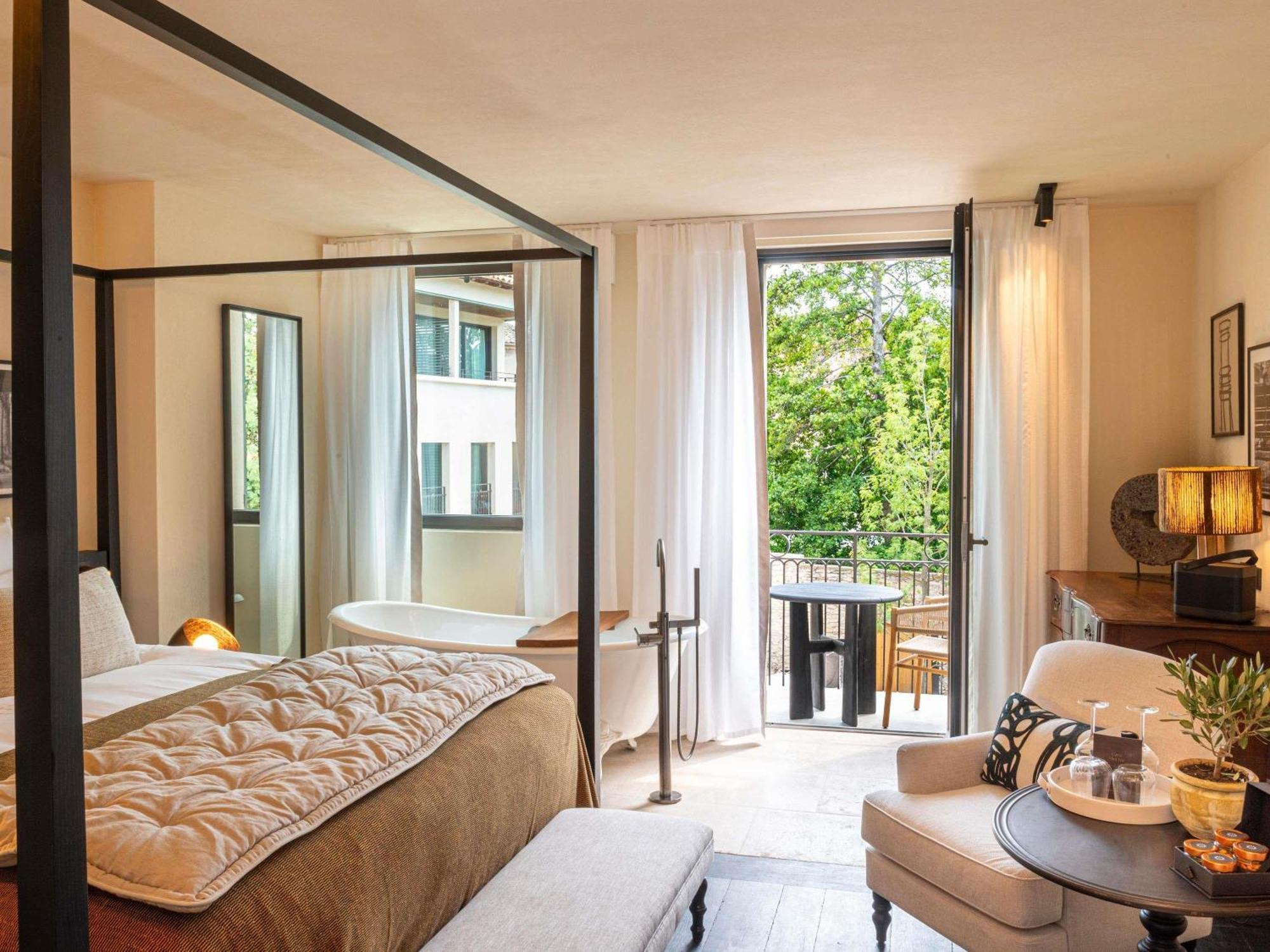 Junior Suite met Kingsize Bed en Balkon - Uitzicht op het Zwembad