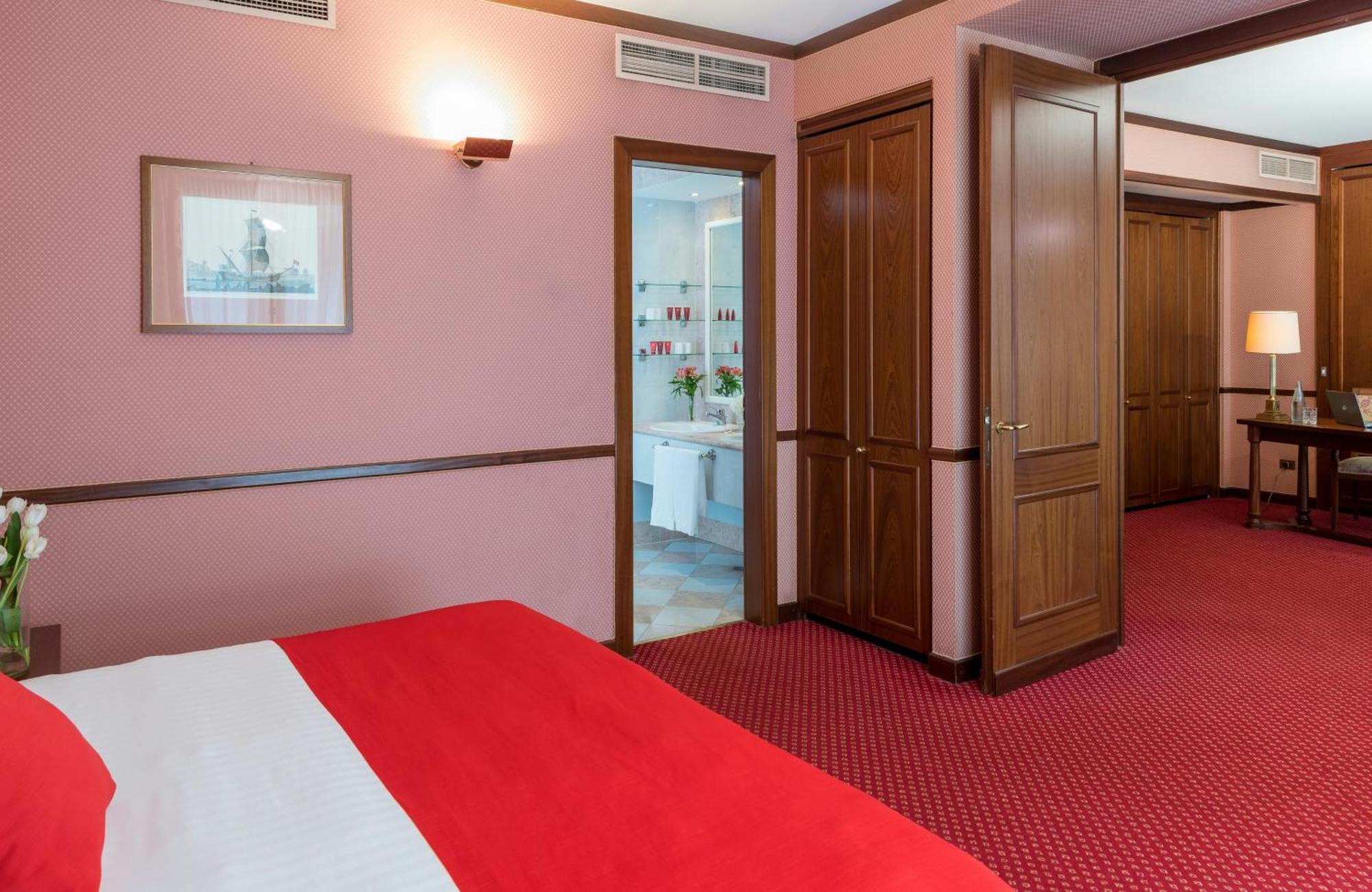 One-Bedroom King Suite (2 Adults),1746824826:JPEG