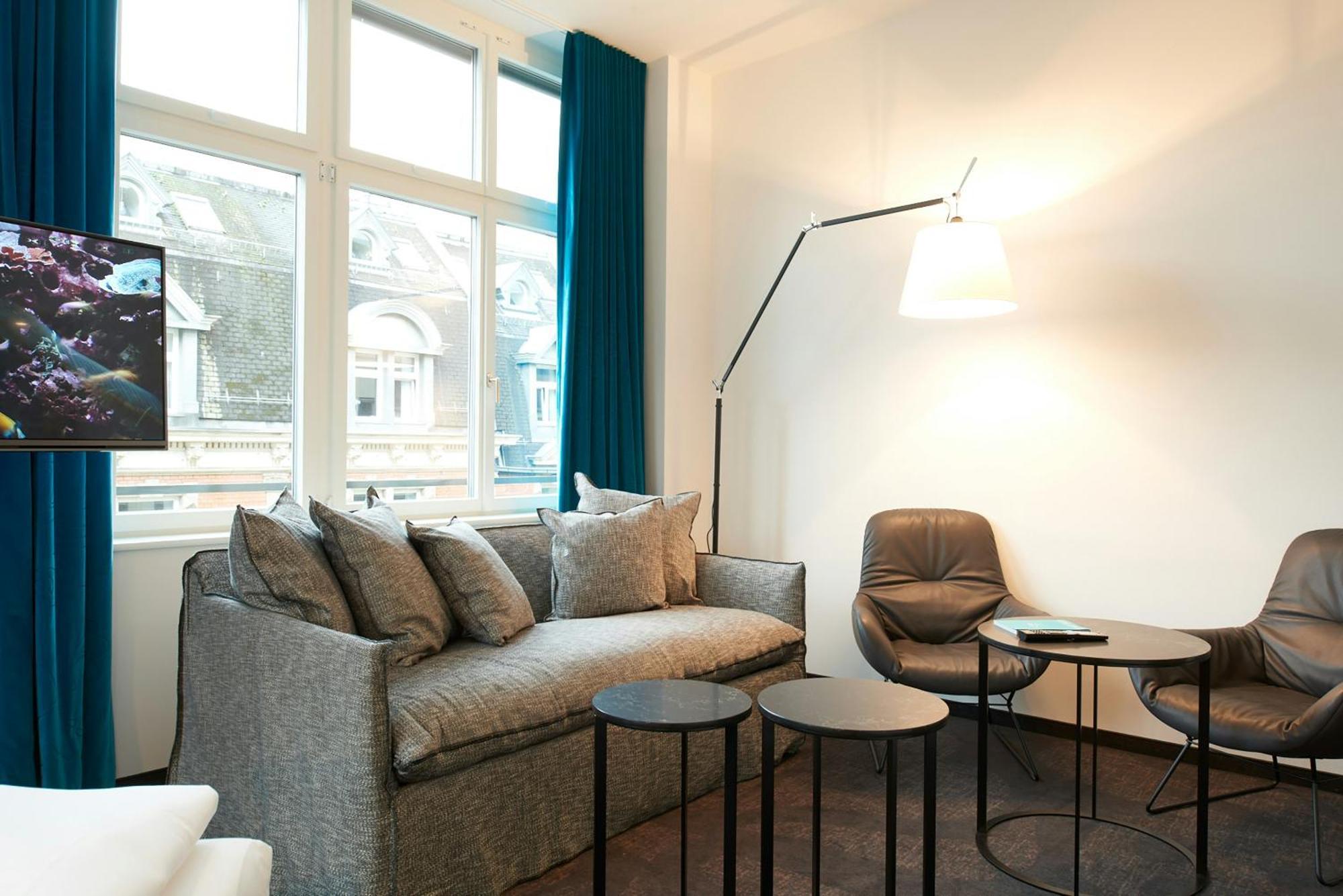 Deluxe Room (2 Adults + 1 Child),1747003272:JPEG