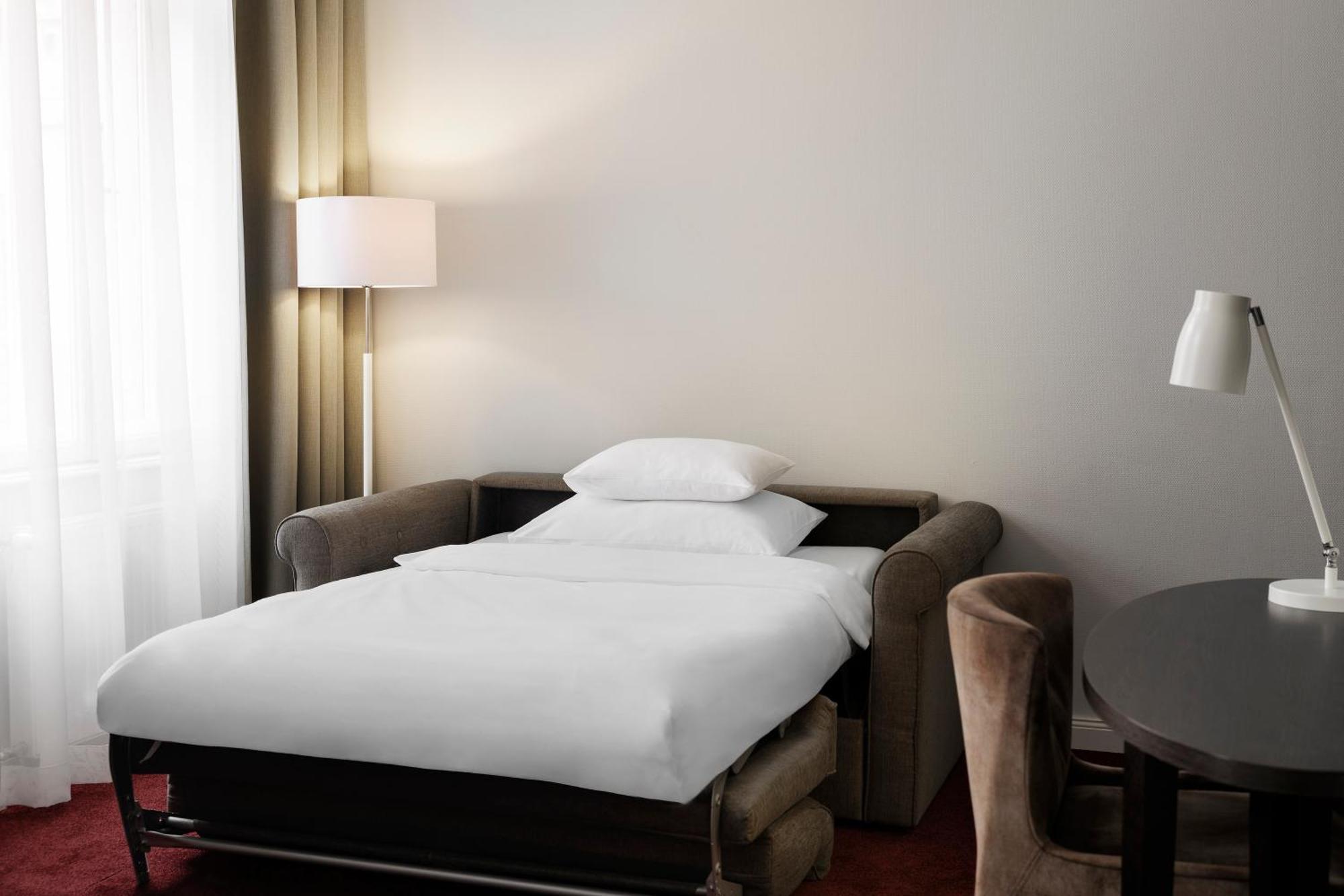 Deluxe Room with King Size Bed and Sofa,1756392017:JPEG