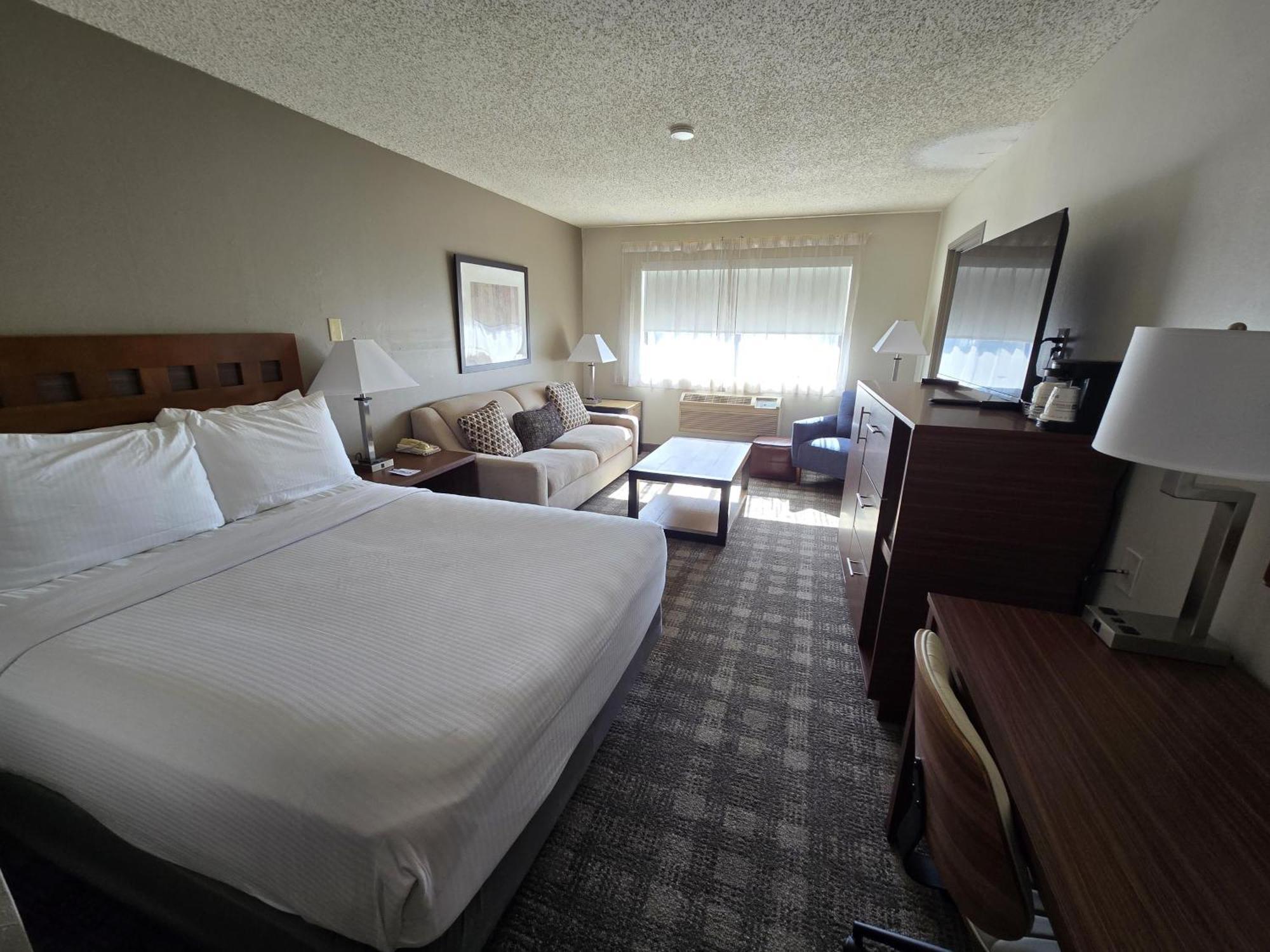 Queen Suite with Sofa Bed - Non-Smoking