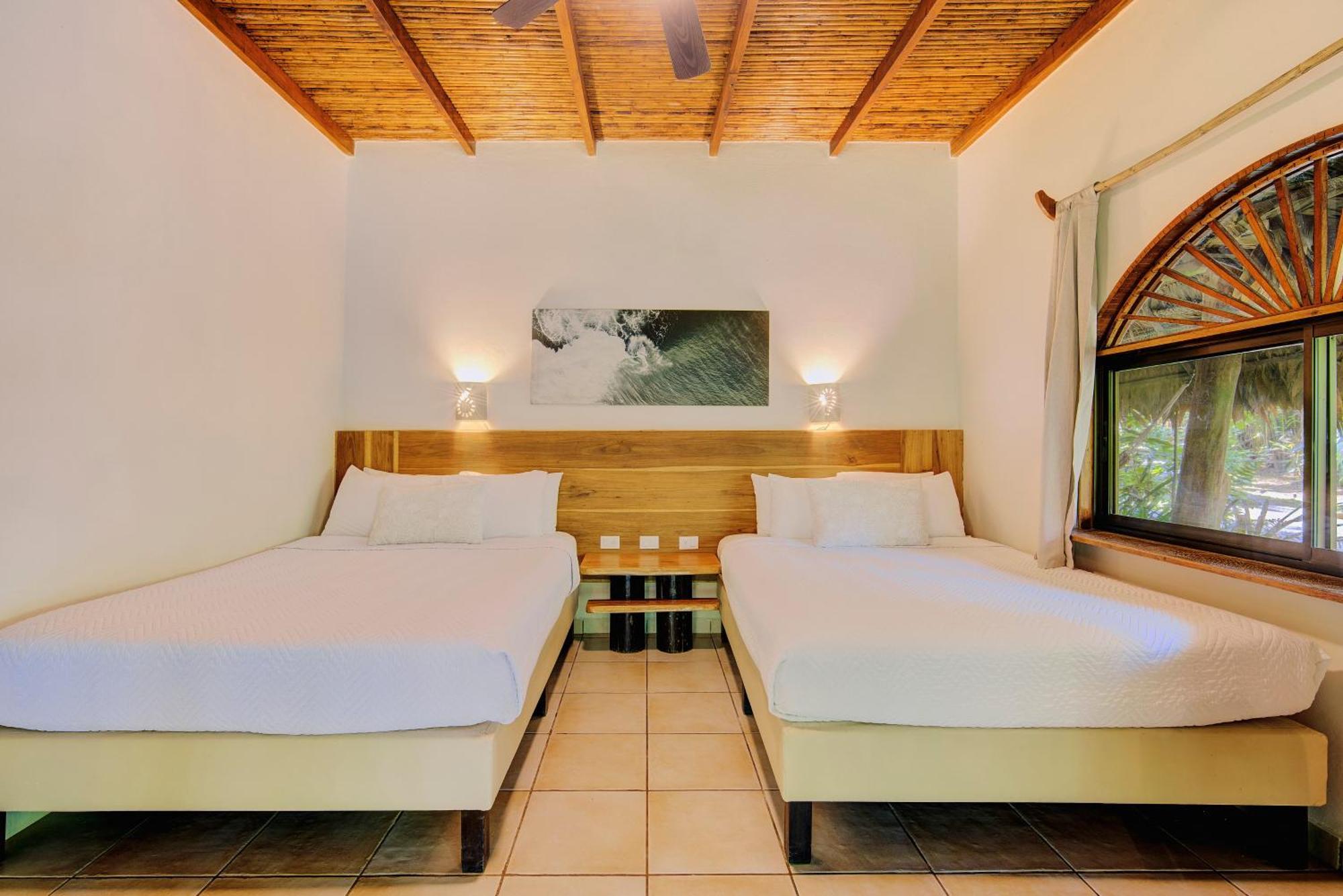 Habitación Doble Superior con cama grande y vistas a la selva