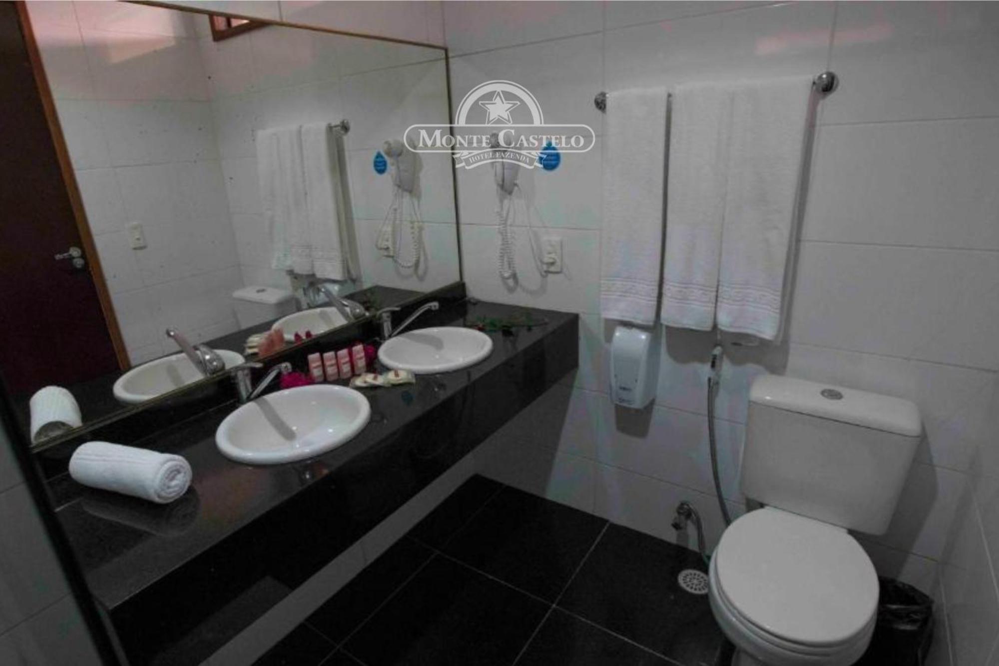 Family Room (2 Adults + 2 Children),1756524854:JPEG