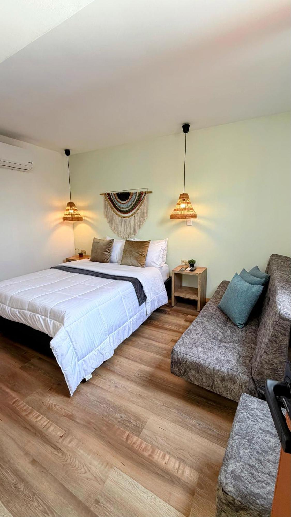 Triple Room,1756857578:JPEG