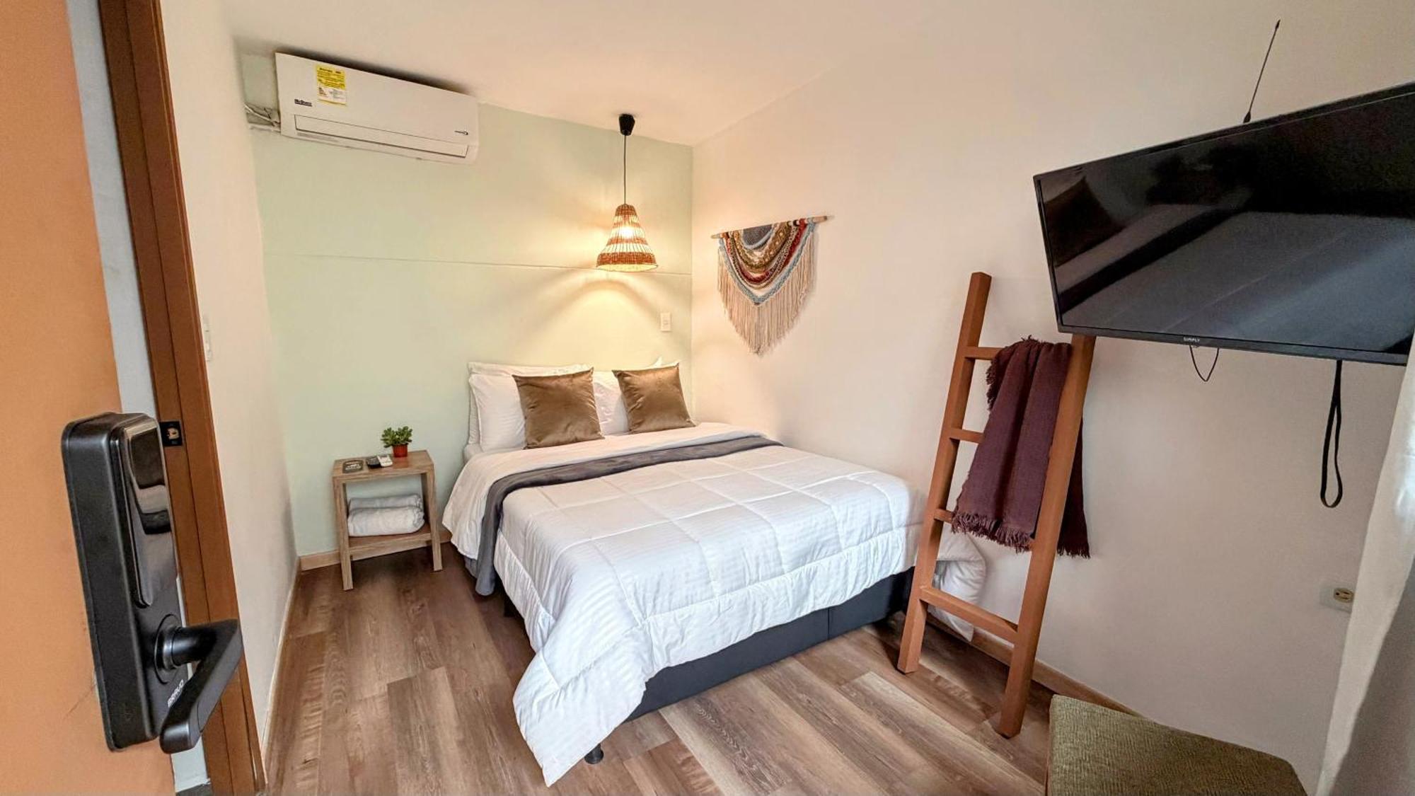 Deluxe Room,1756857609:JPEG