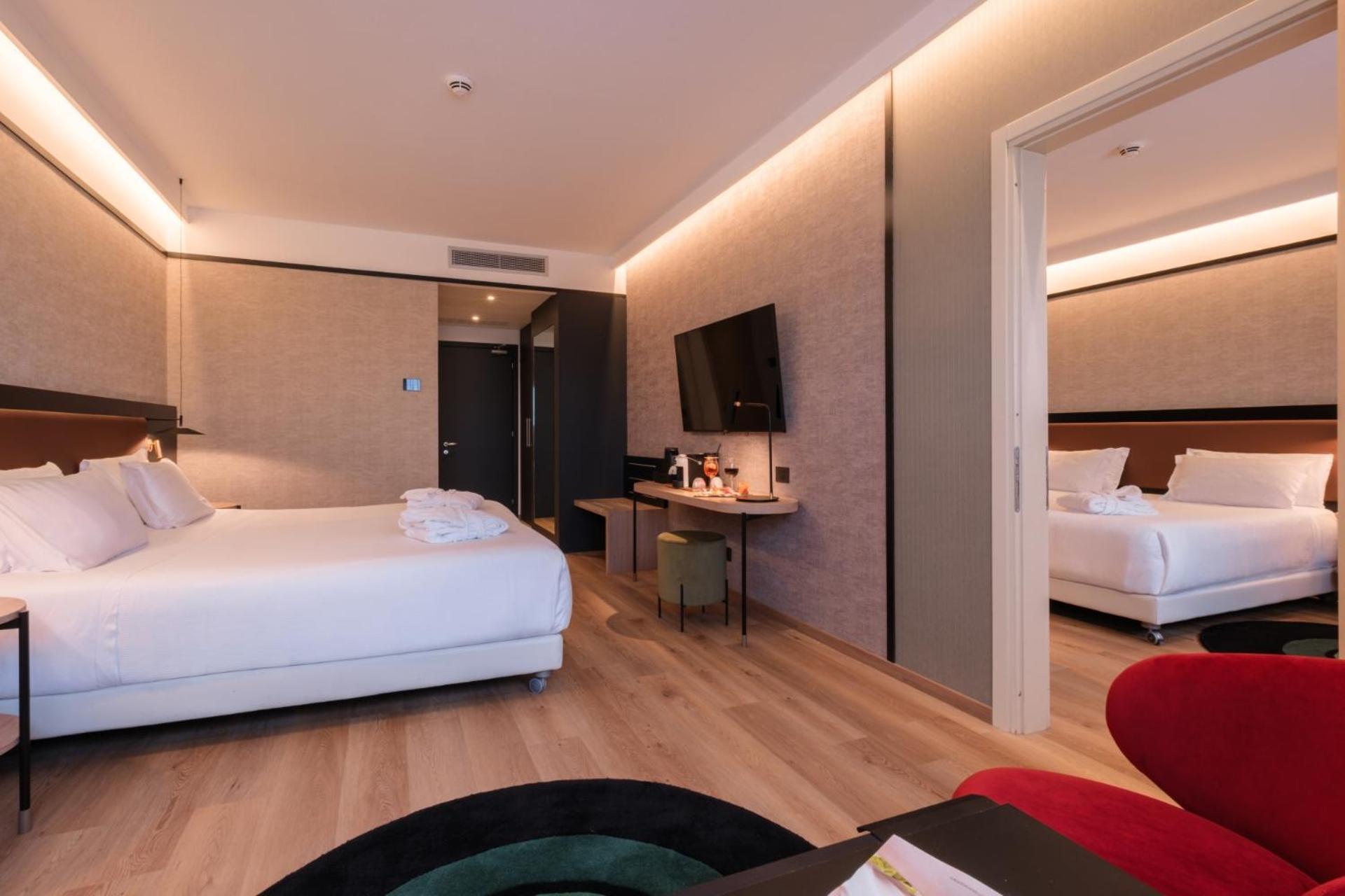 Onderling Verbonden Familiekamer met Extra Bed (4 Volwassenen + 1 Kind)
