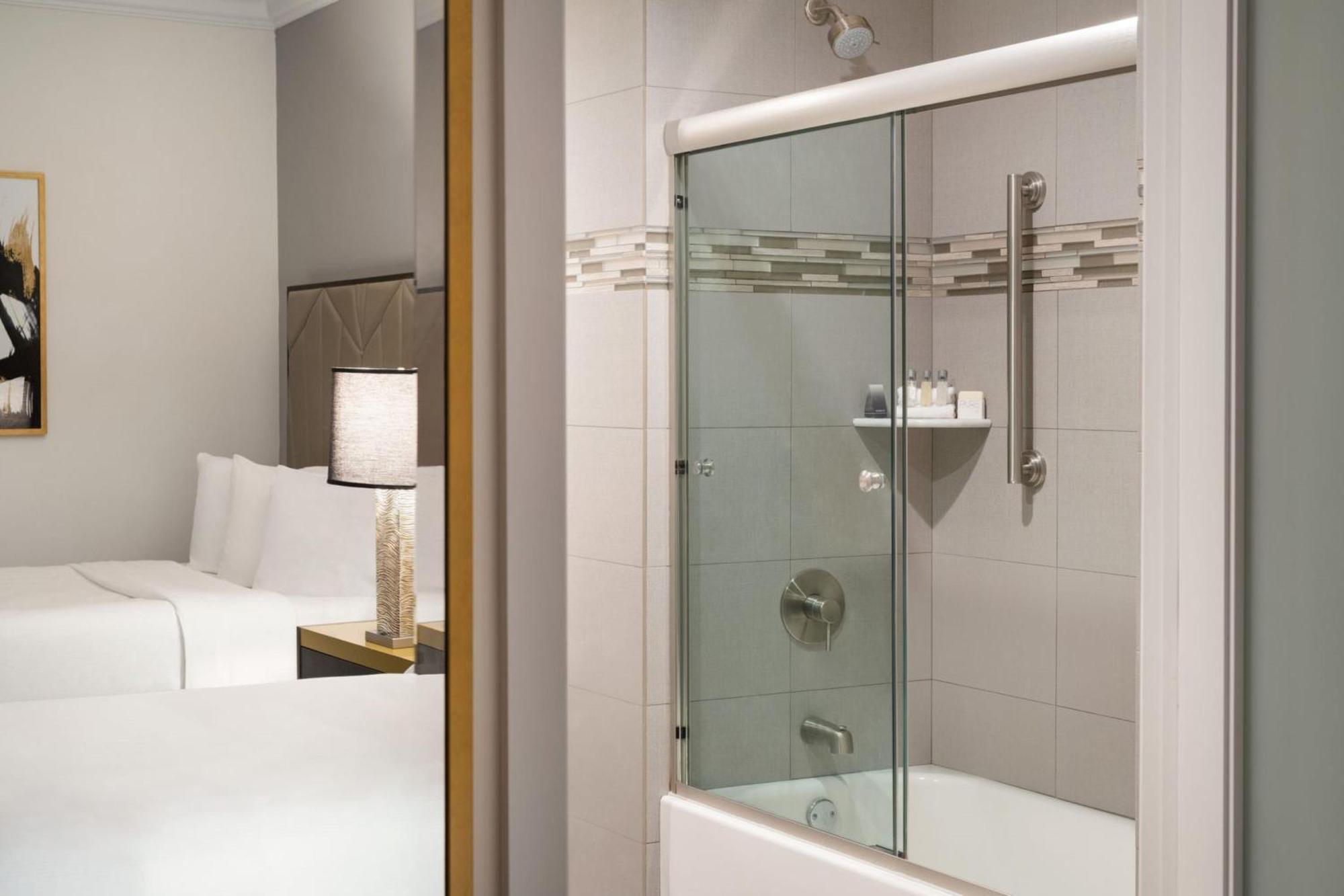 Habitación Doble con bañera adaptada para personas de movilidad reducida - 2 camas dobles