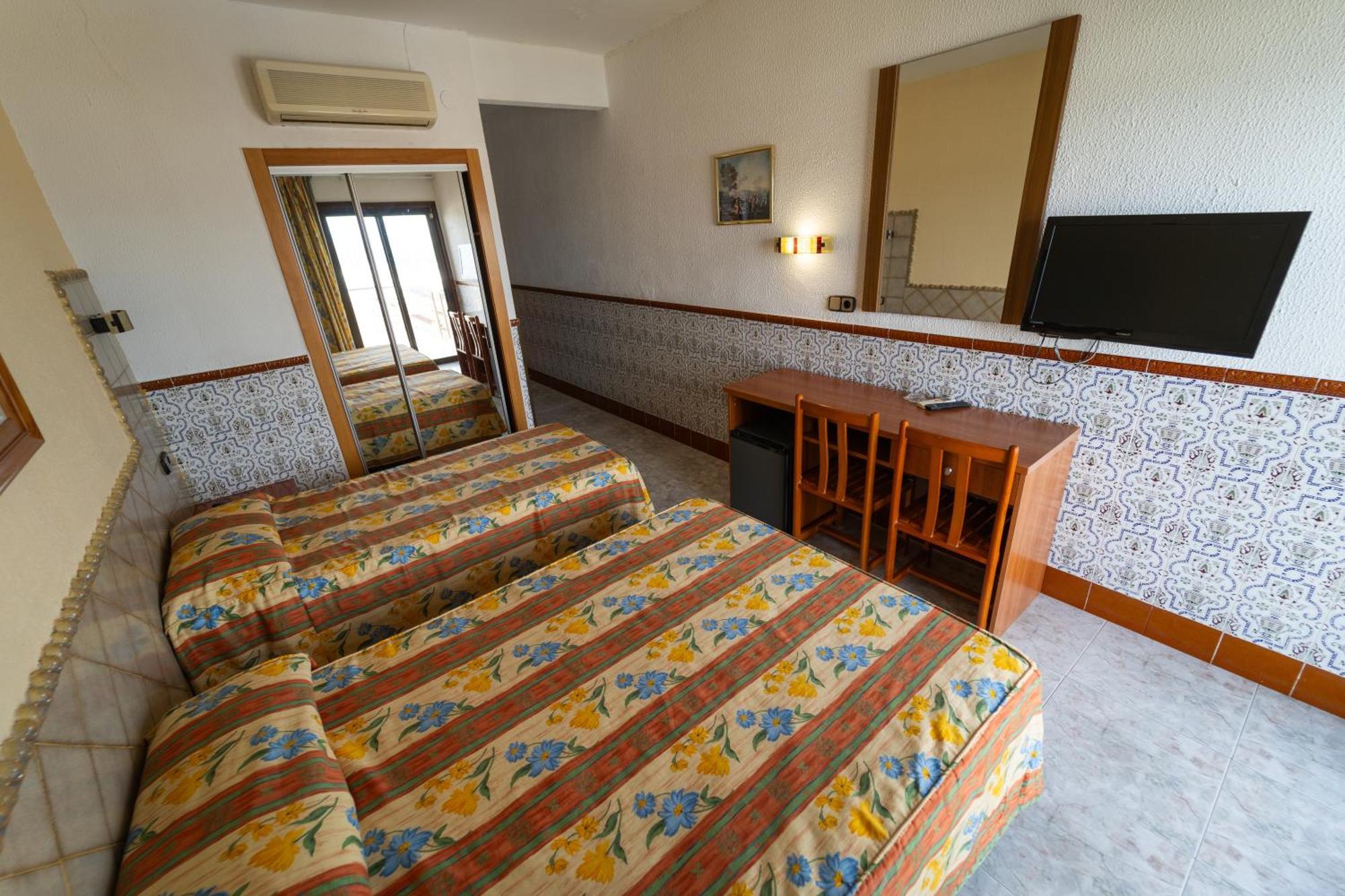 Habitación Cuádruple (2 adultos + 2 niños)