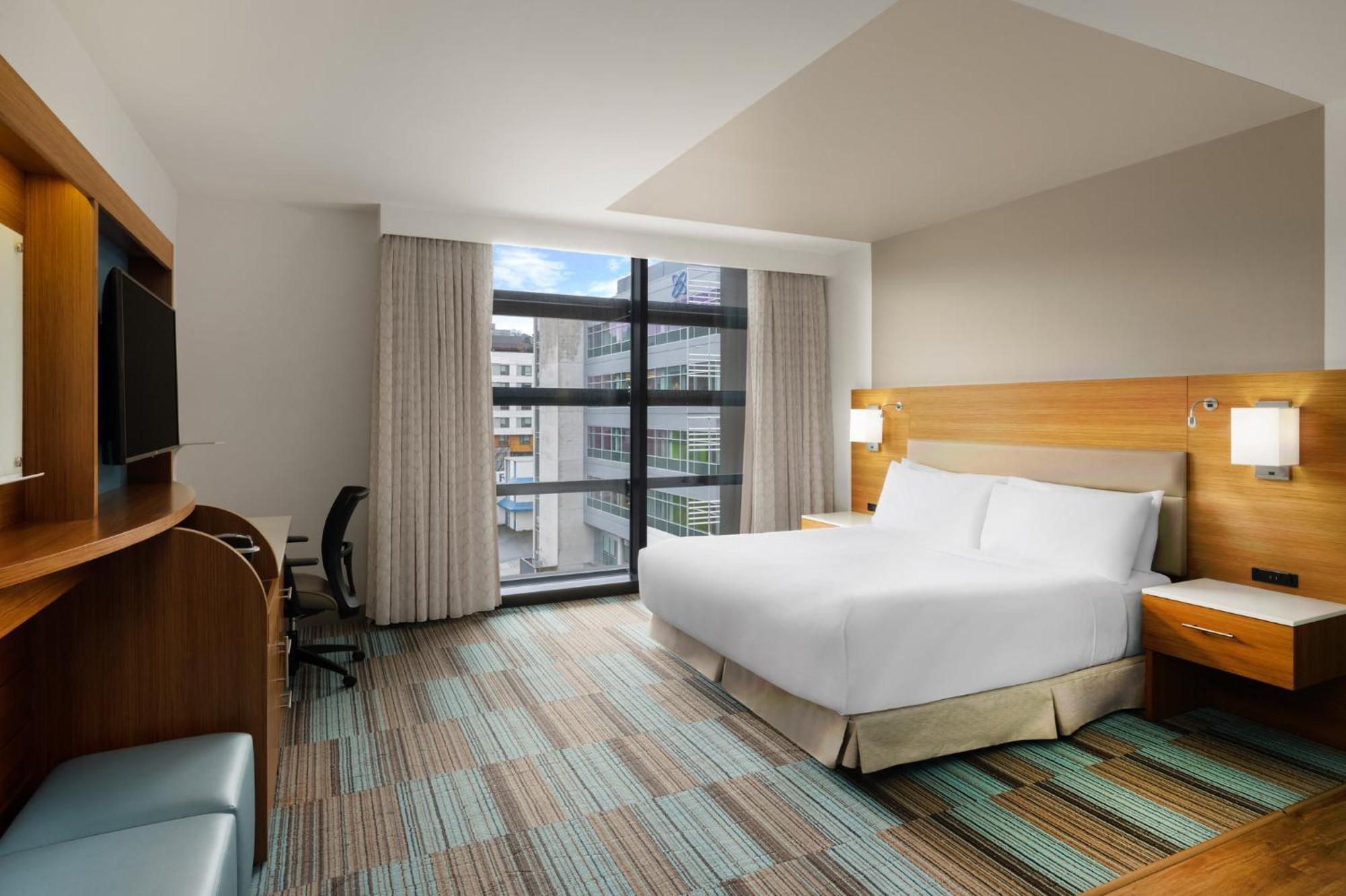 Standard King Room Accessible Tub Mobility Access
