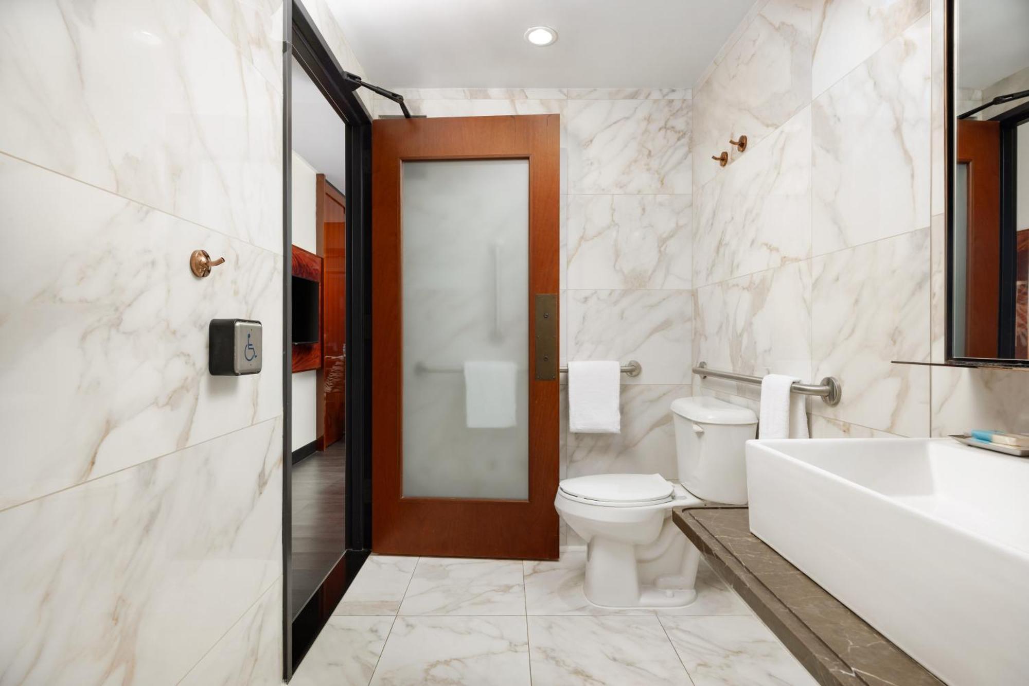 Habitación adaptada para personas con movilidad reducida - Cama grande
